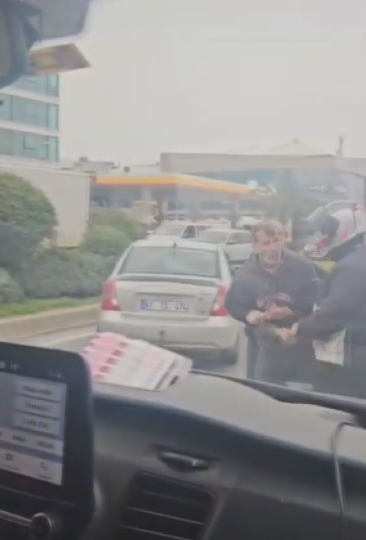 Ümraniye'de Trafik Kavgası: Yol Verme Tartışması Büyüdü