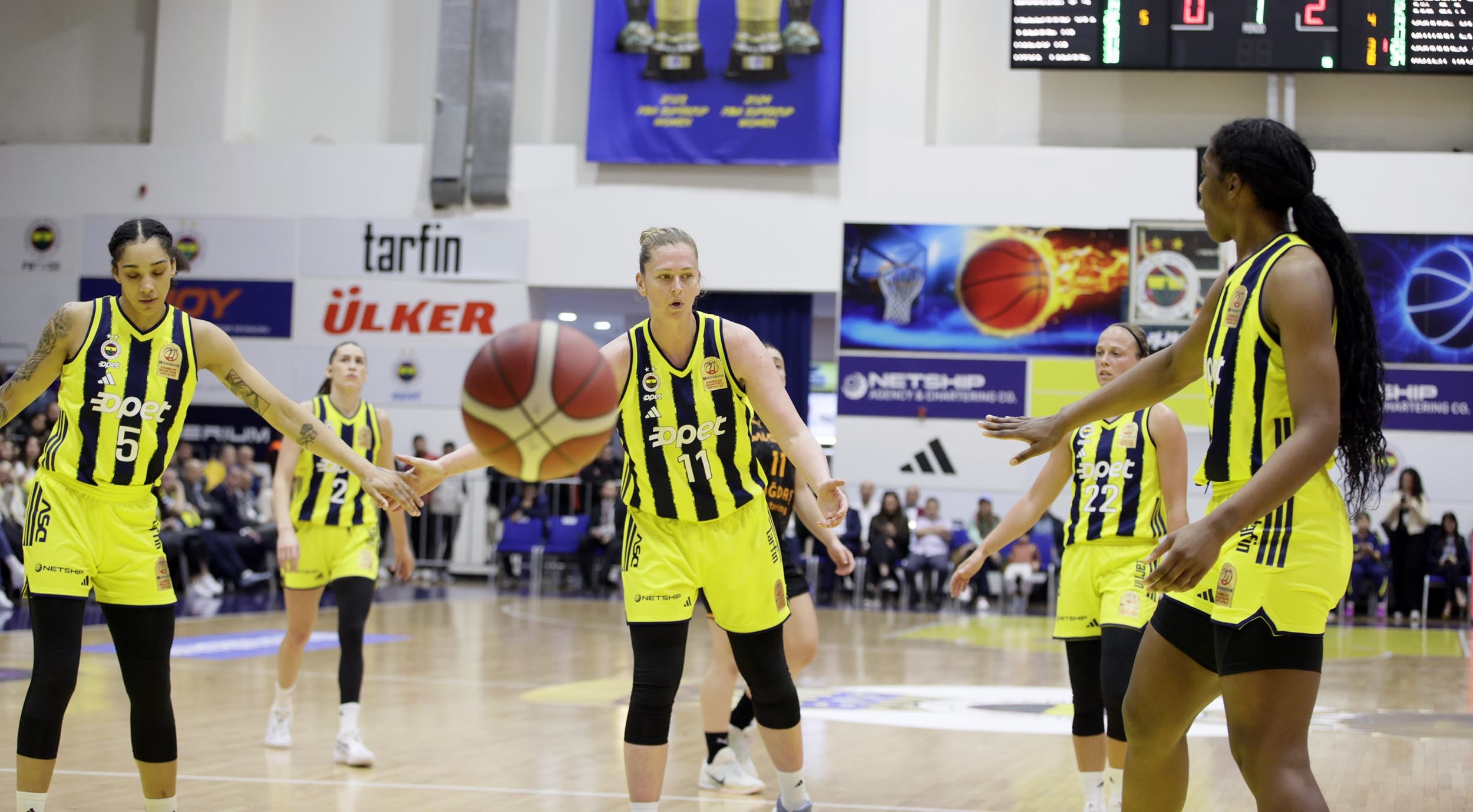 Fenerbahçe Opet, Galatasaray'ı Zorlayarak Yendi: 77-75