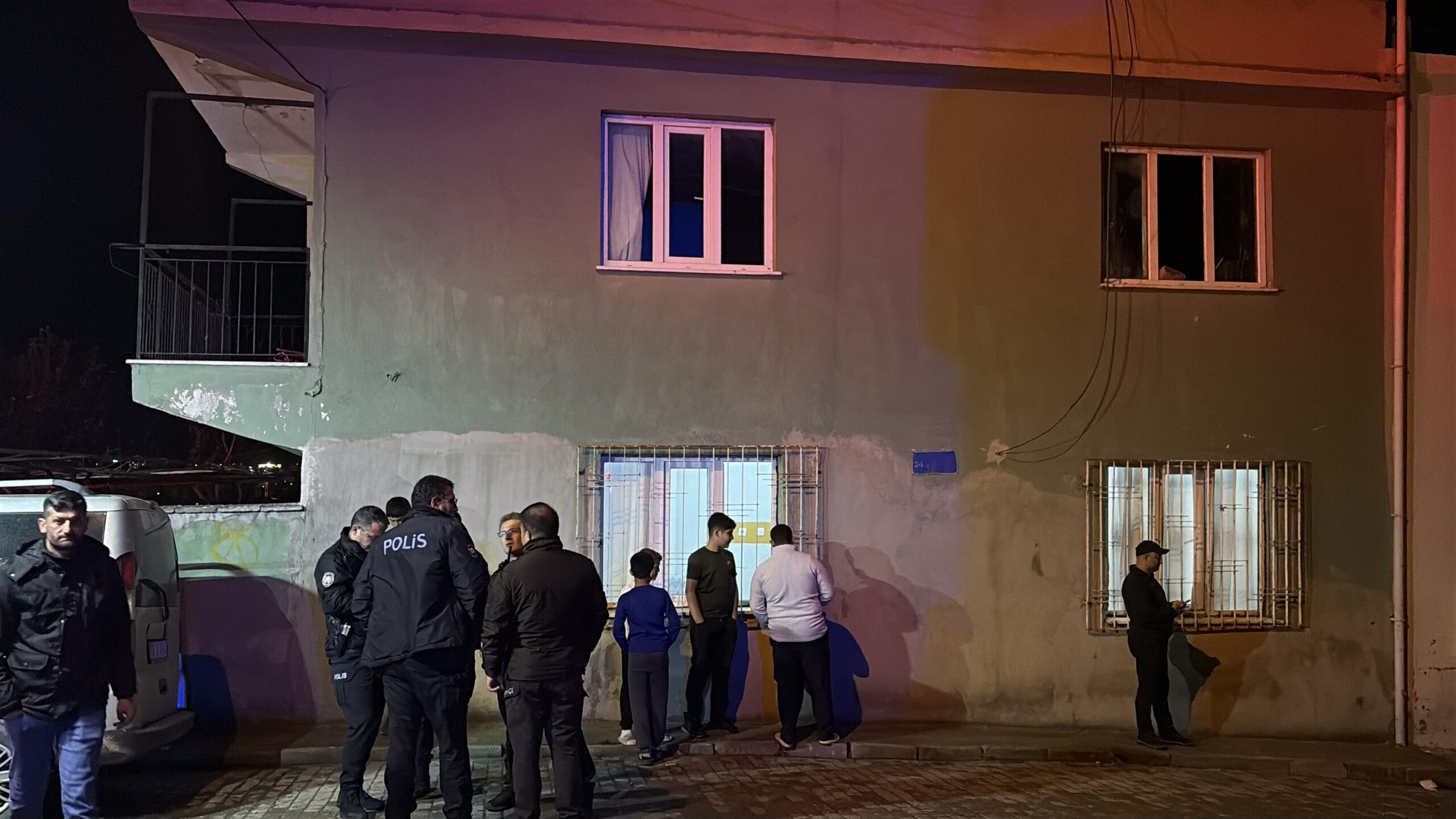 Aydın'da Ev Yangını: İki Kardeş Dumandan Etkilendi