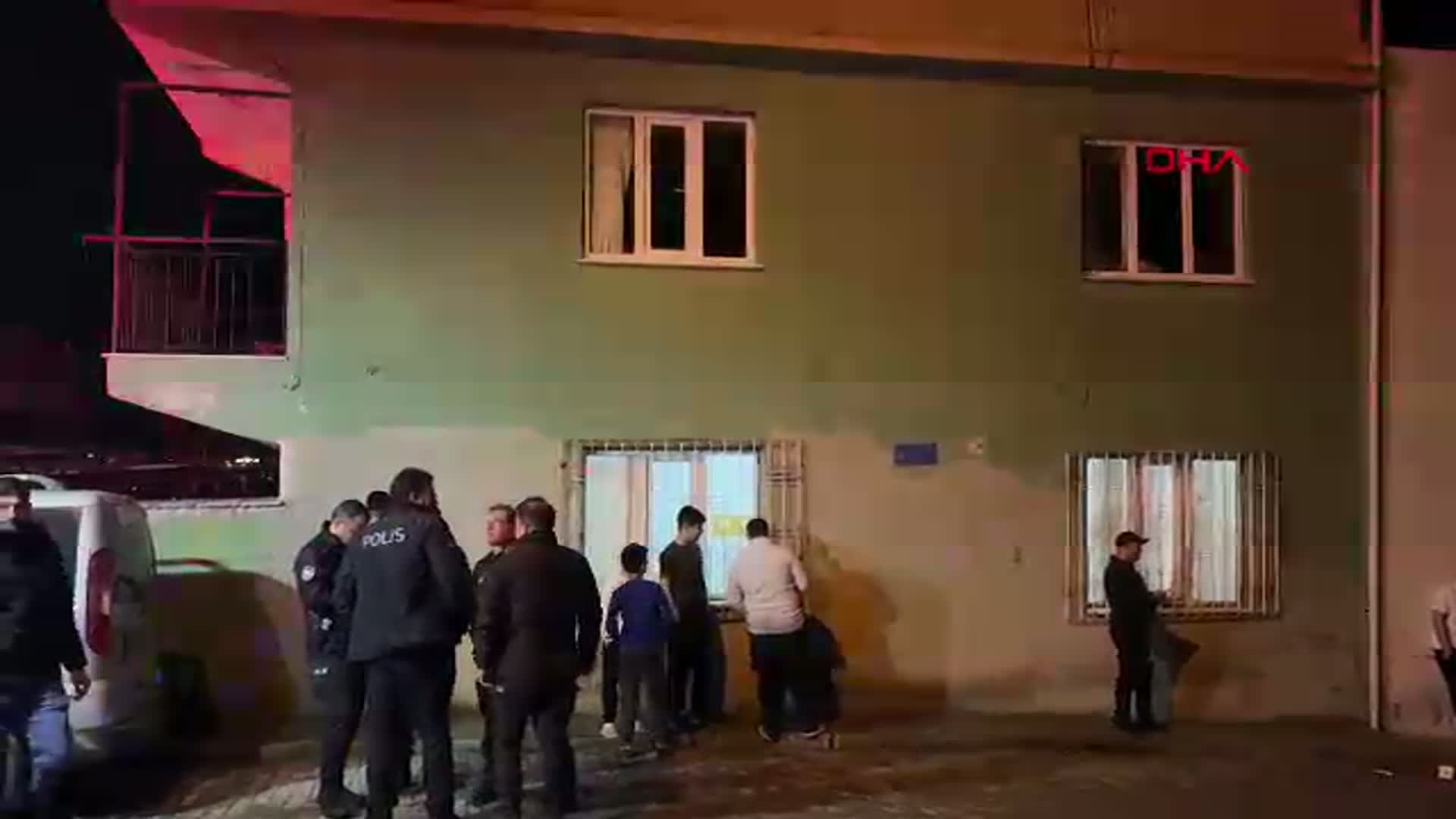 Aydın'da Müstakil Evde Yangın: 2 Kardeş Dumandan Etkilendi