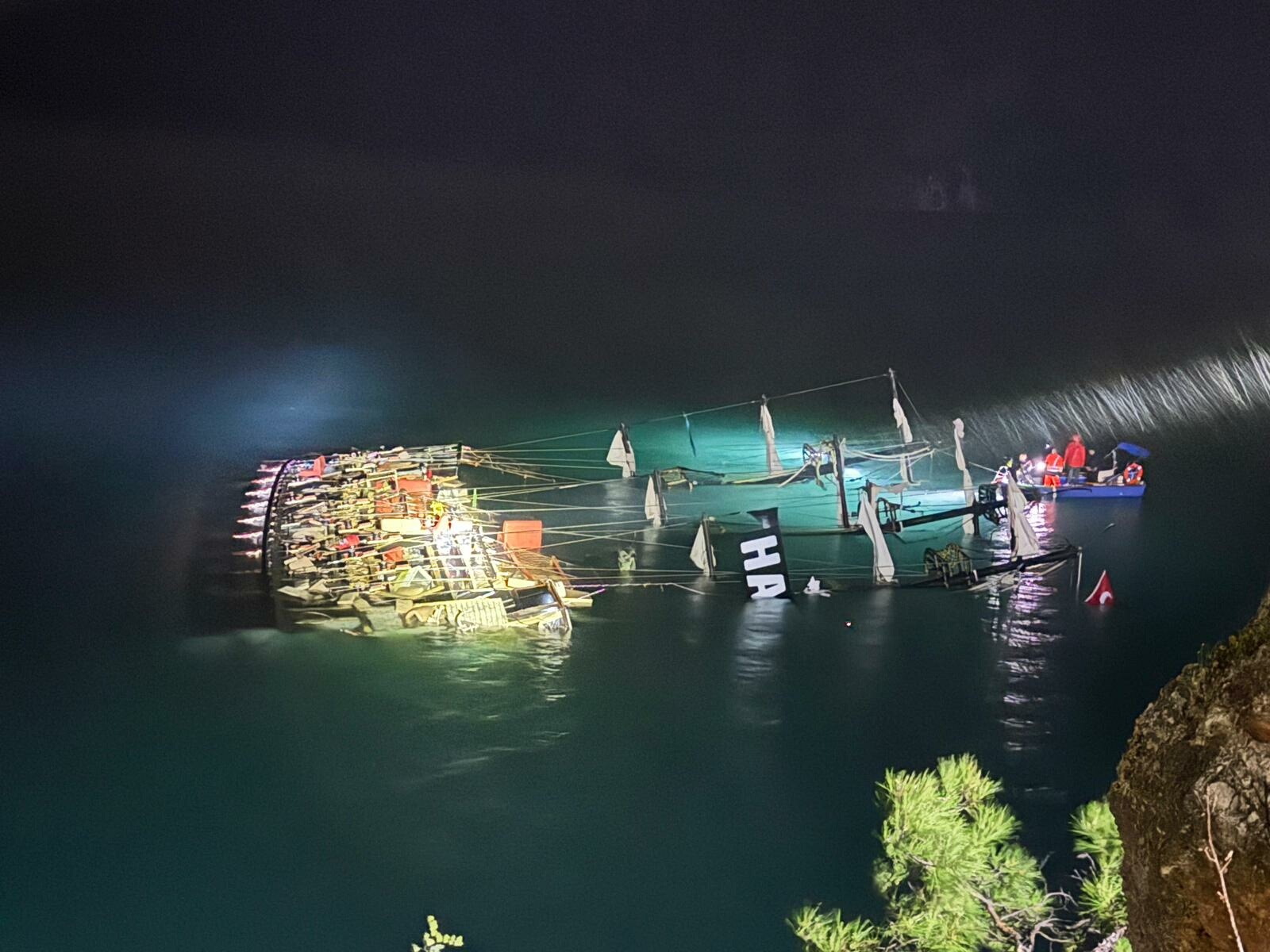 Fethiye'de Tur Teknesi Battı: 6 Kişi Kurtarıldı, 1 Kişi Hala Kayıp