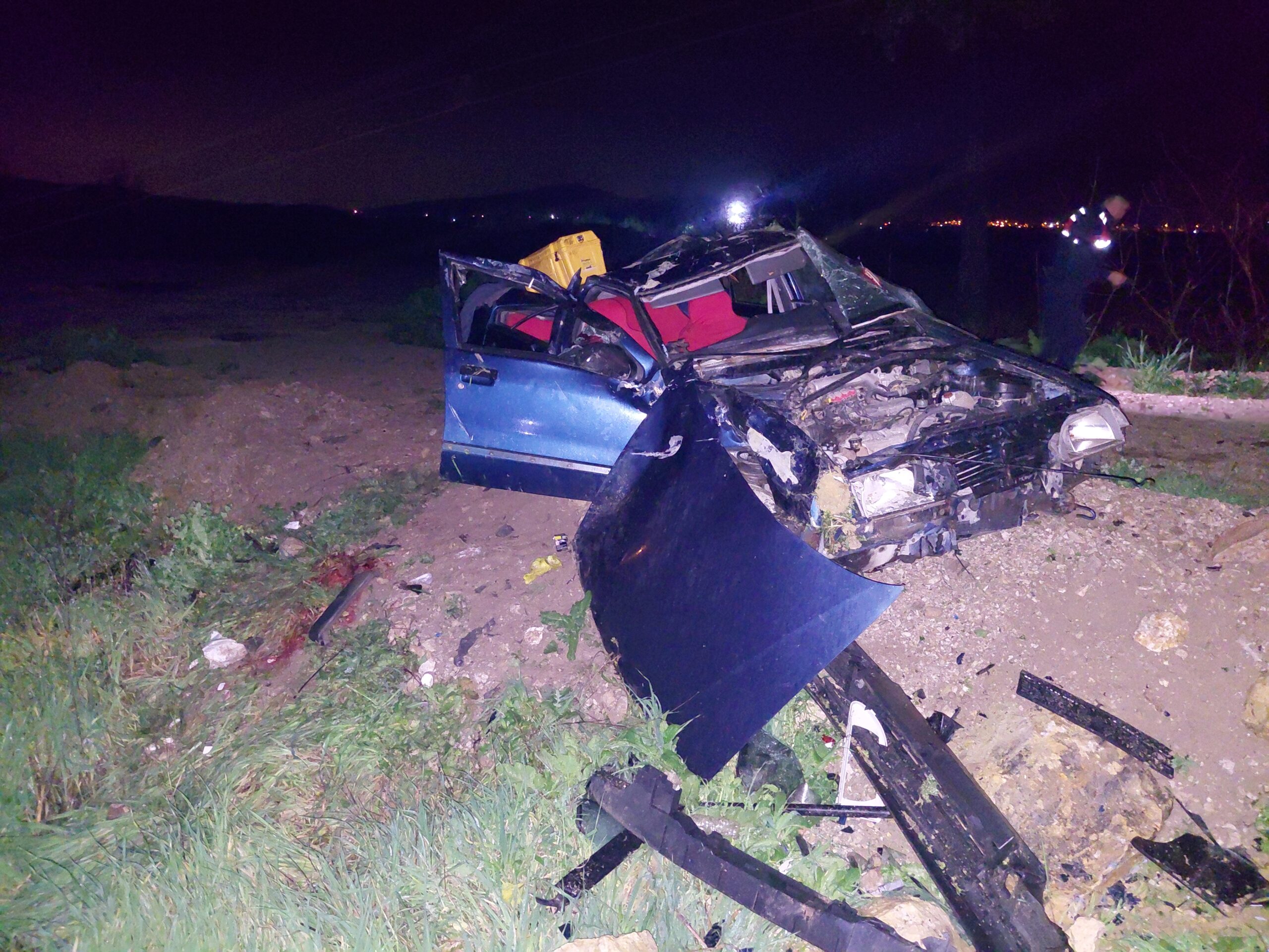 Manisa'da Otomobil Şarampole Devrildi: 1 Hayatını Kaybetti, 1 Yaralı