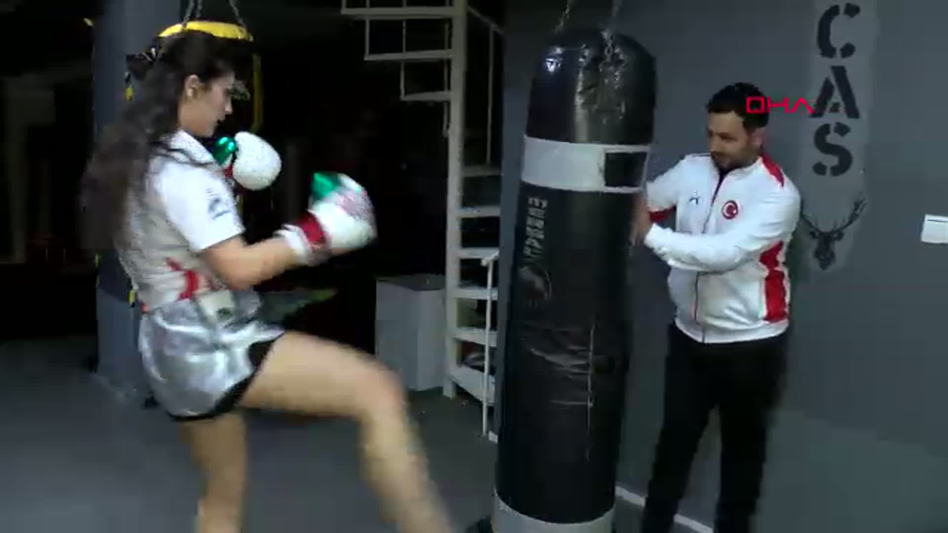 İzmirli Muay Thai Şampiyonu Beste Yılmaz, Dünya Şampiyonluğu Hedefliyor
