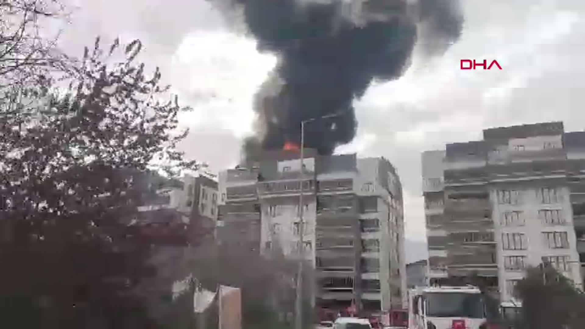Bursa'da Yangında Mahsur Kalan İki Kişi Kurtarıldı
