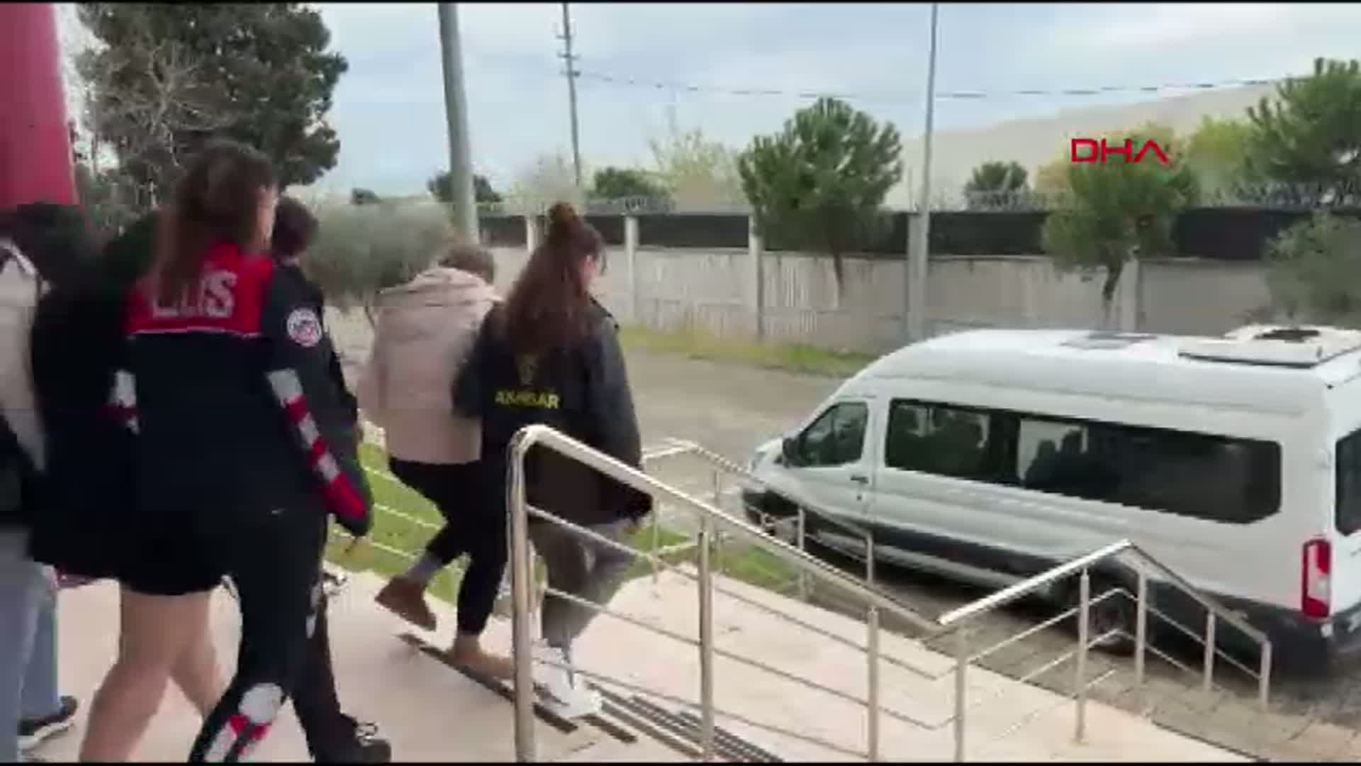 Akhisar'da Masaj Salonlarına Fuhuş Baskını: Üç Kişi Tutuklandı