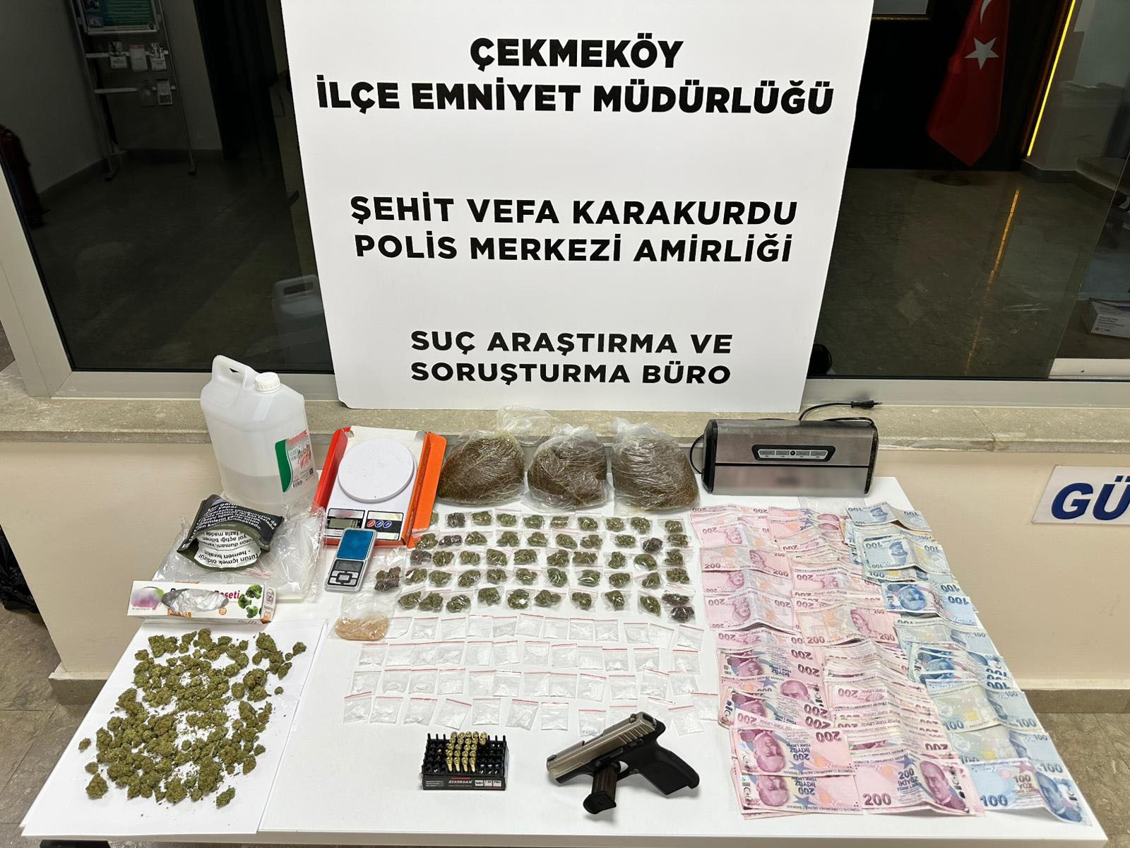 Çekmeköy'de Uyuşturucu Operasyonu: İki Suspect Tutuklandı