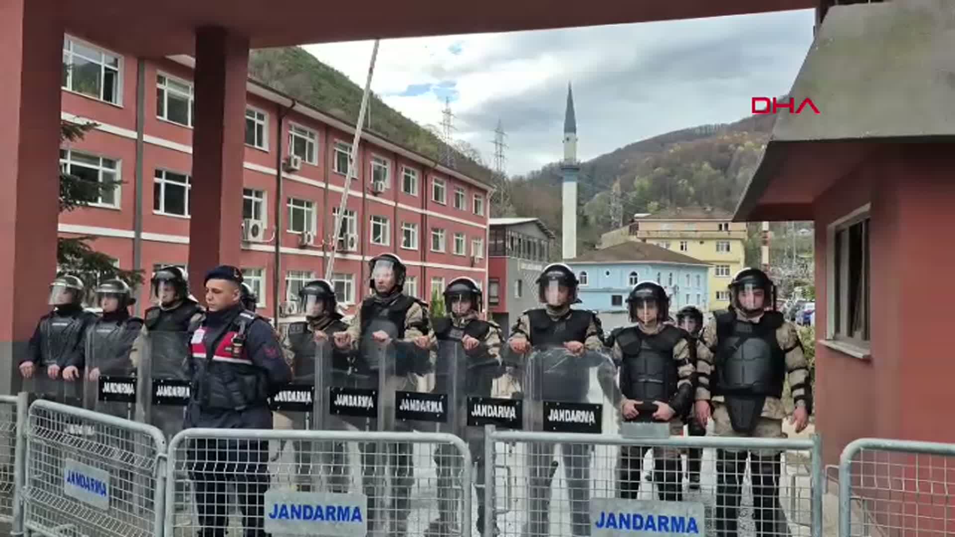 Zonguldak'taki Meclis Toplantısı Gergin Başladı: CHP'li Üyeler Katılmadı