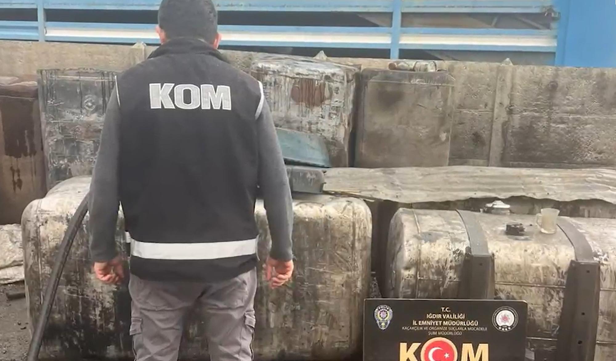 Iğdır'da Dronla Tespit Edilen Kaçak Akaryakıt Deposuna Operasyon