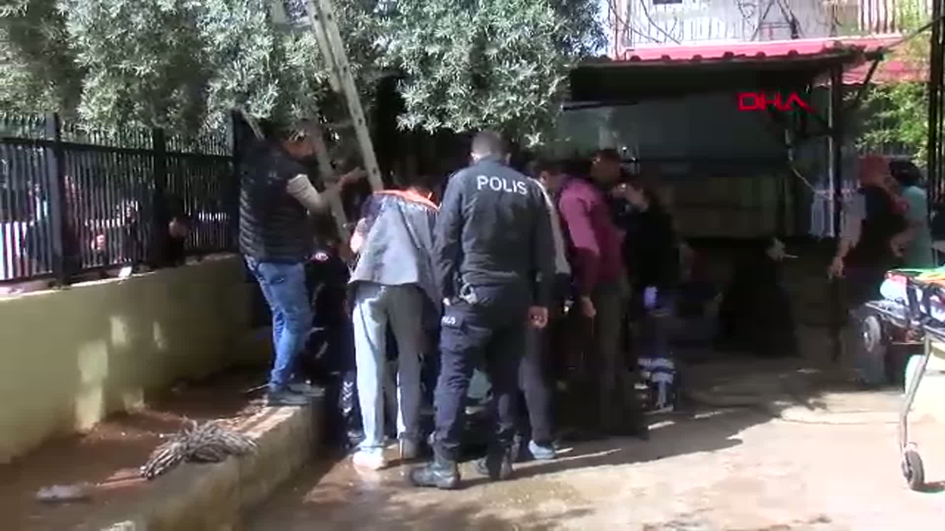 Antalya'da Foseptiğe Düşen Çocuk Kurtarıldı
