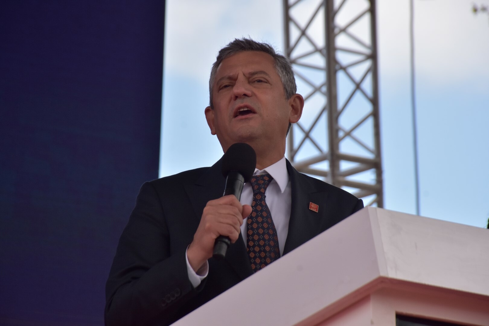 CHP Genel Başkanı Özgür Özel'den İzmir'e Önemli Açıklamalar