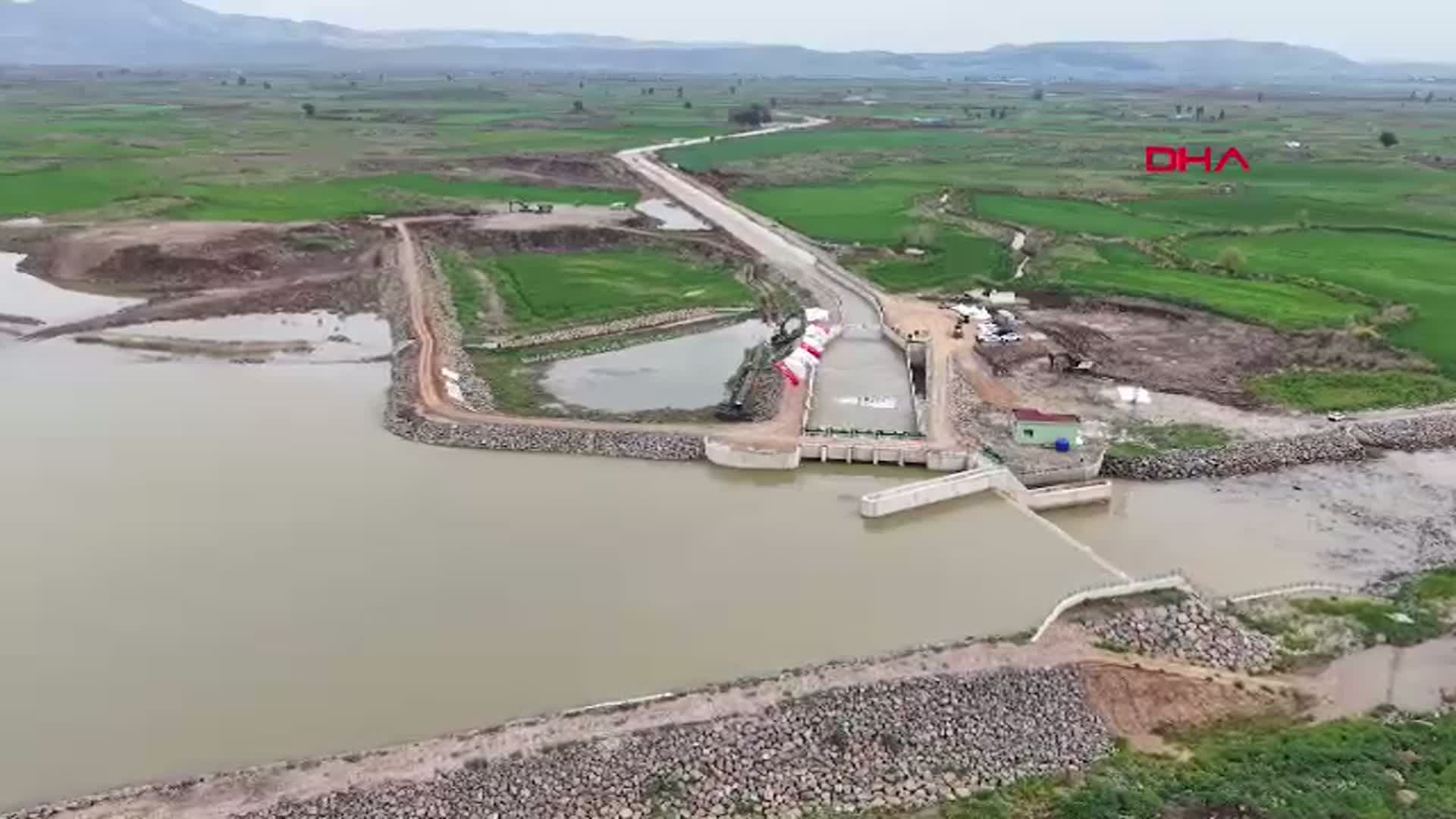 Hatay'da Karasu Regülatörü ve Derivasyon Kanalı Açıldı: 585 Bin Dekar Arazi Sulanacak