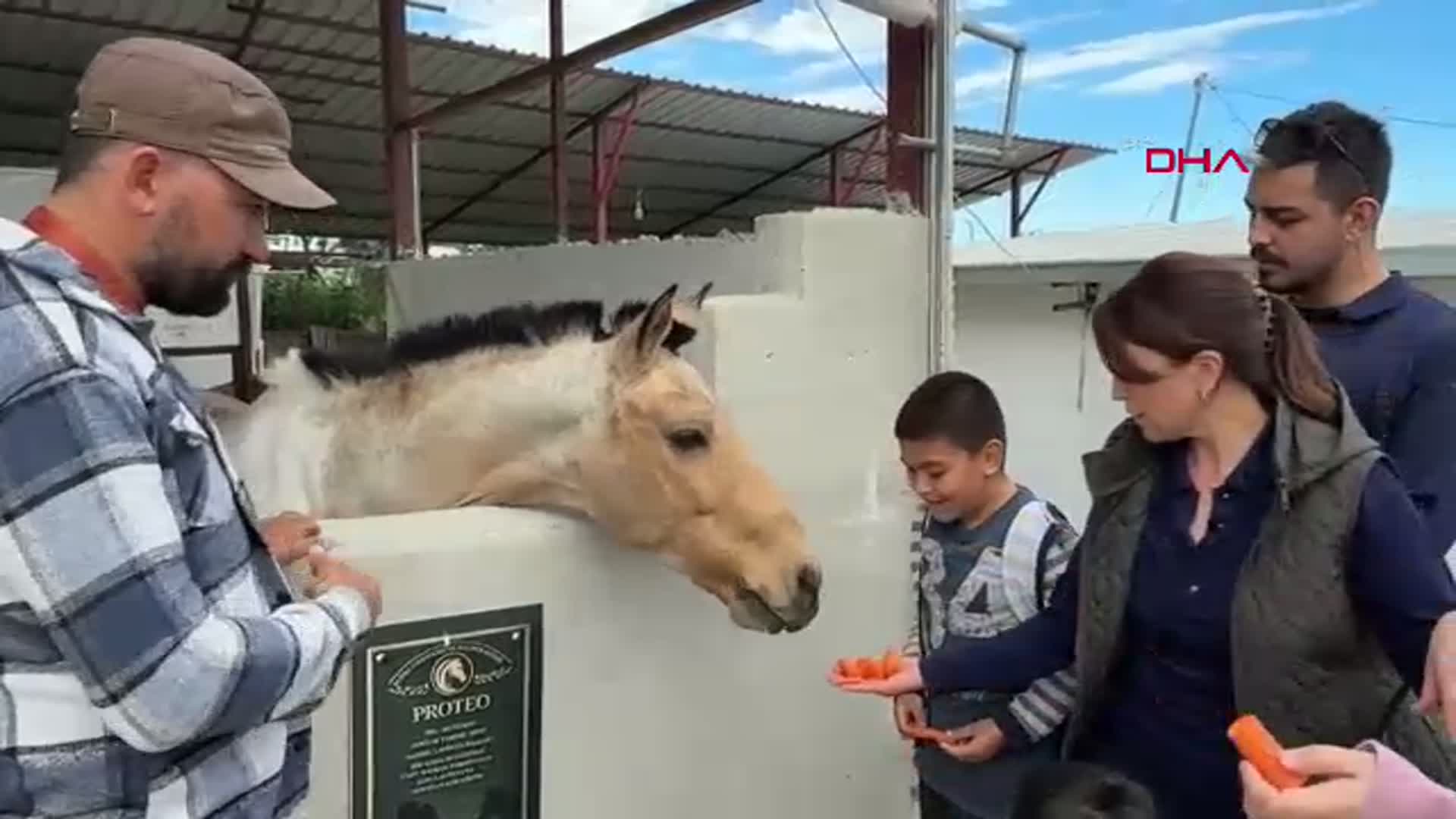 Mersin'de Otizm Farkındalık Günü'nde Atla Terapi Etkinliği Düzenlendi