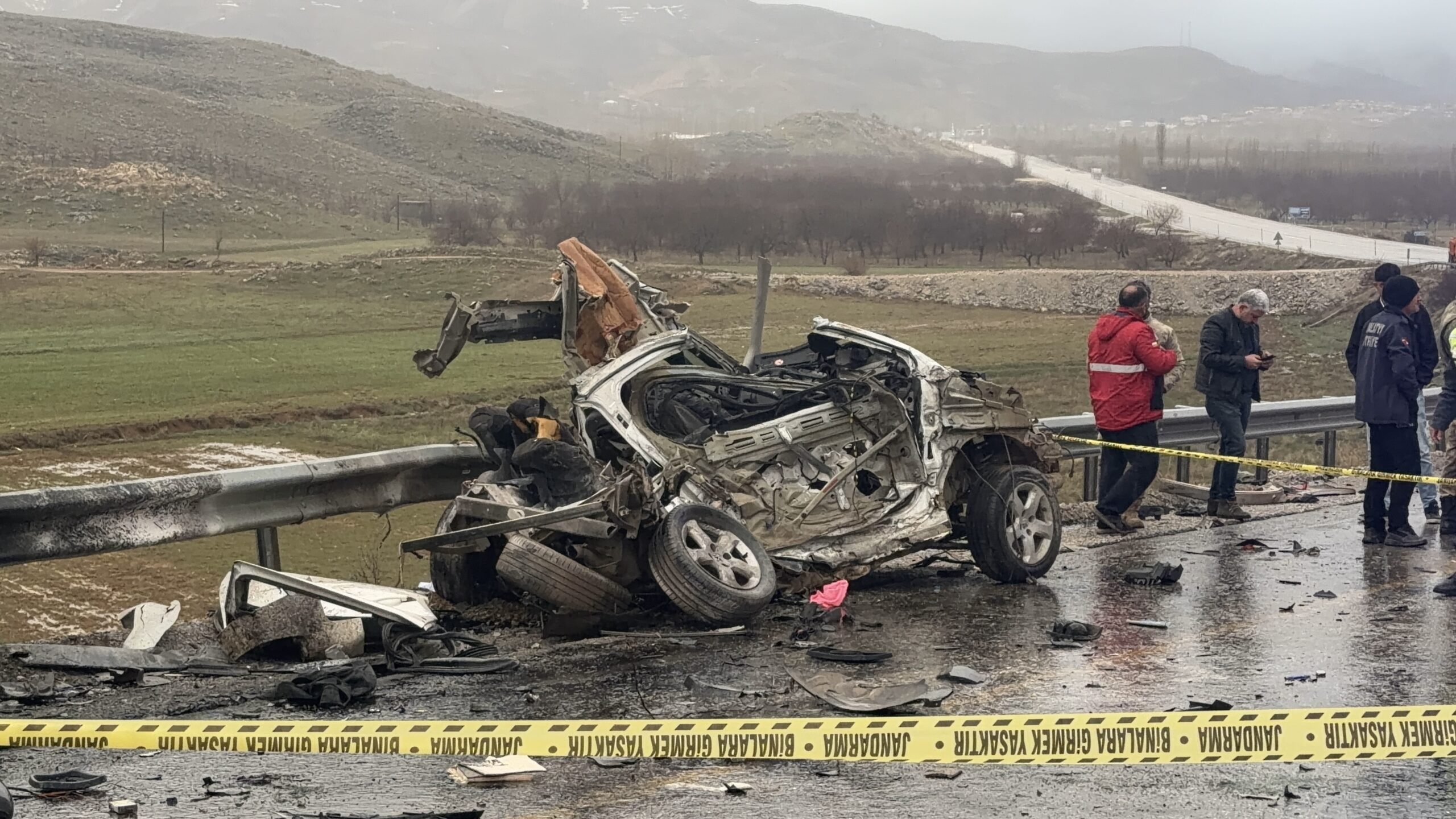 Malatya'da Feci Kaza: TIR ile Otomobil Çarpıştı, 3 Kişi Hayatını Kaybetti