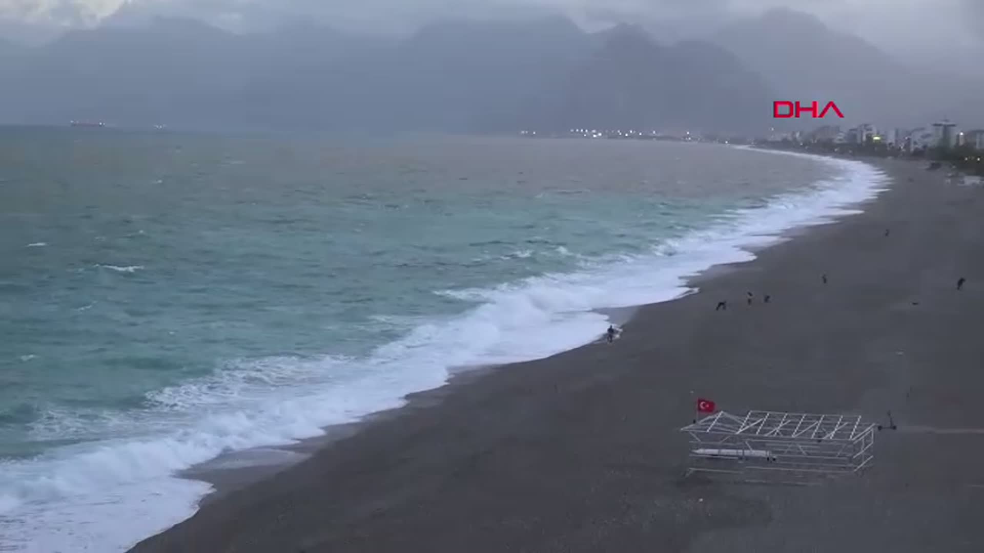 Antalya'da Denizde Trajik Olay: Kardeşler Kurtuldu, Kuzen Hayatını Kaybetti