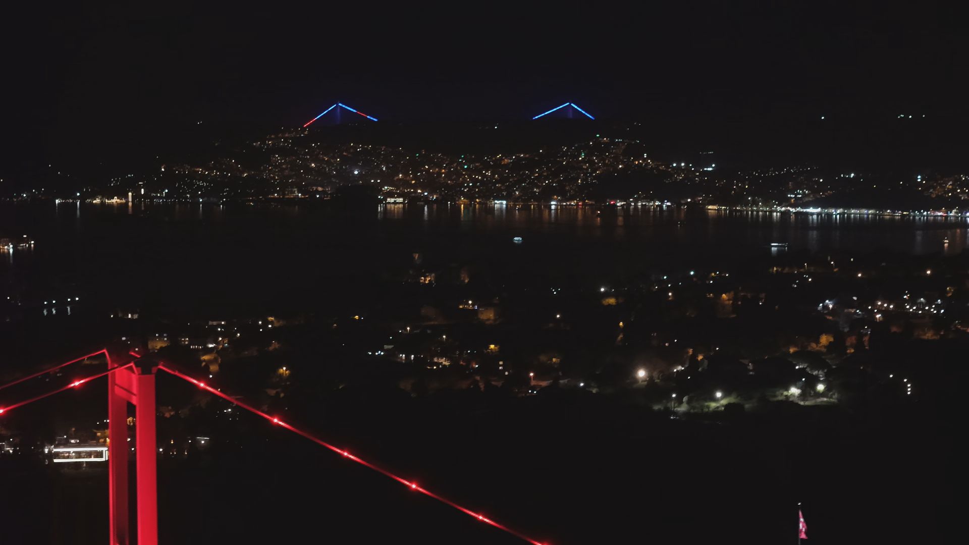 İstanbul'un Sembollerine Otizm Farkındalığı Işığı