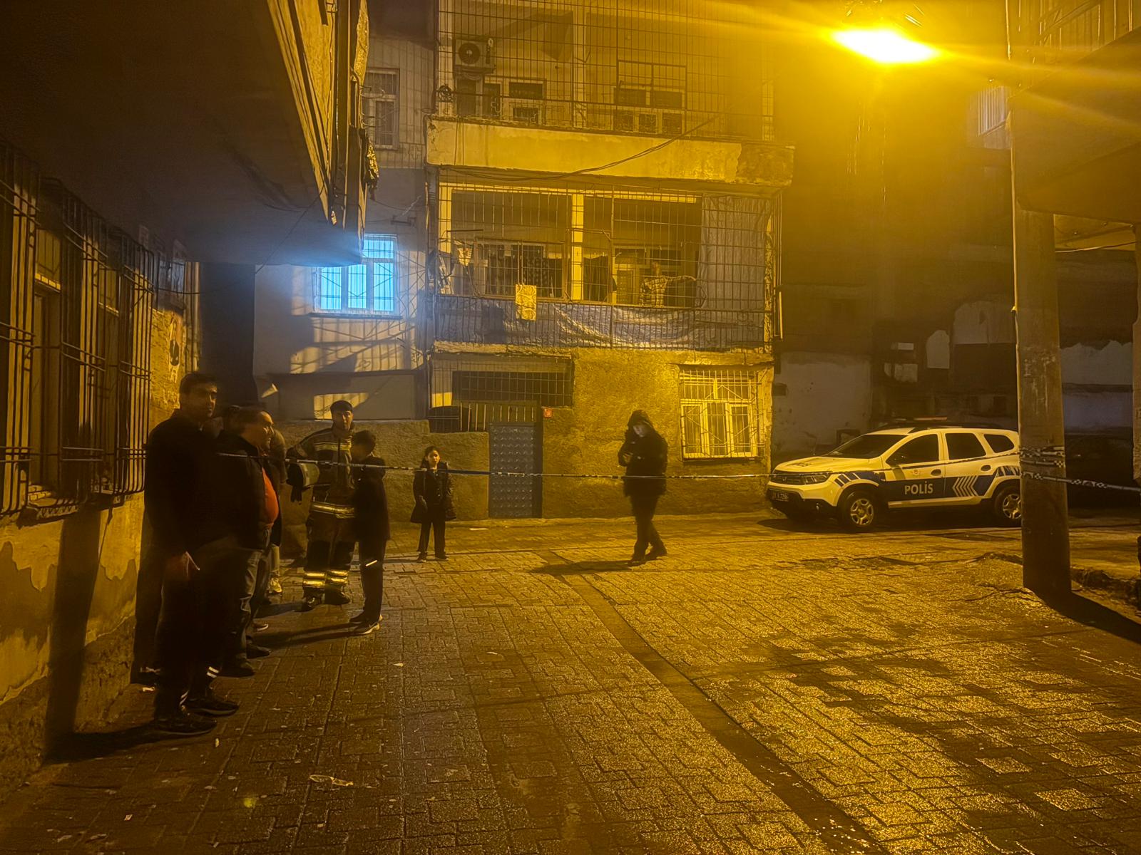 Diyarbakır'da Kolon Sesleri Üzerine Apartman Tahliye Edildi