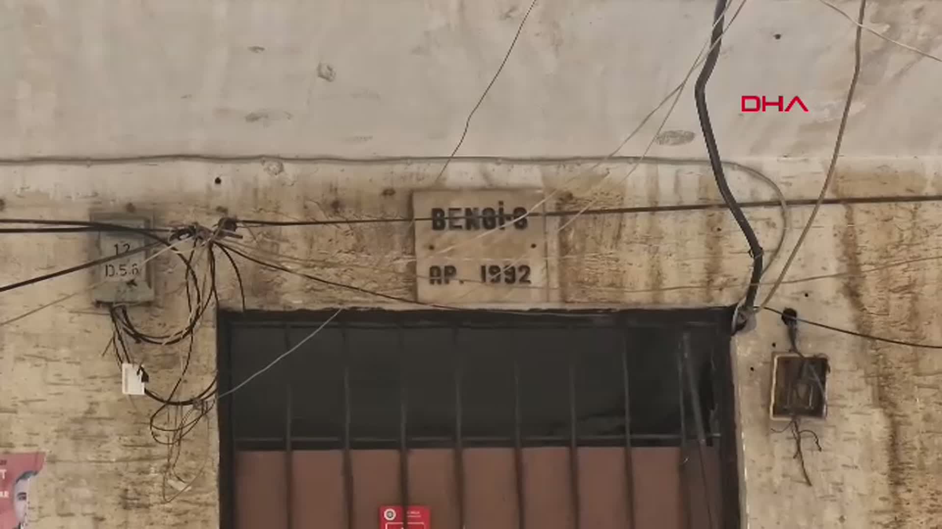 Diyarbakır’da Kolonlarından Ses Gelen Apartman Acil Olarak Tahliye Edildi