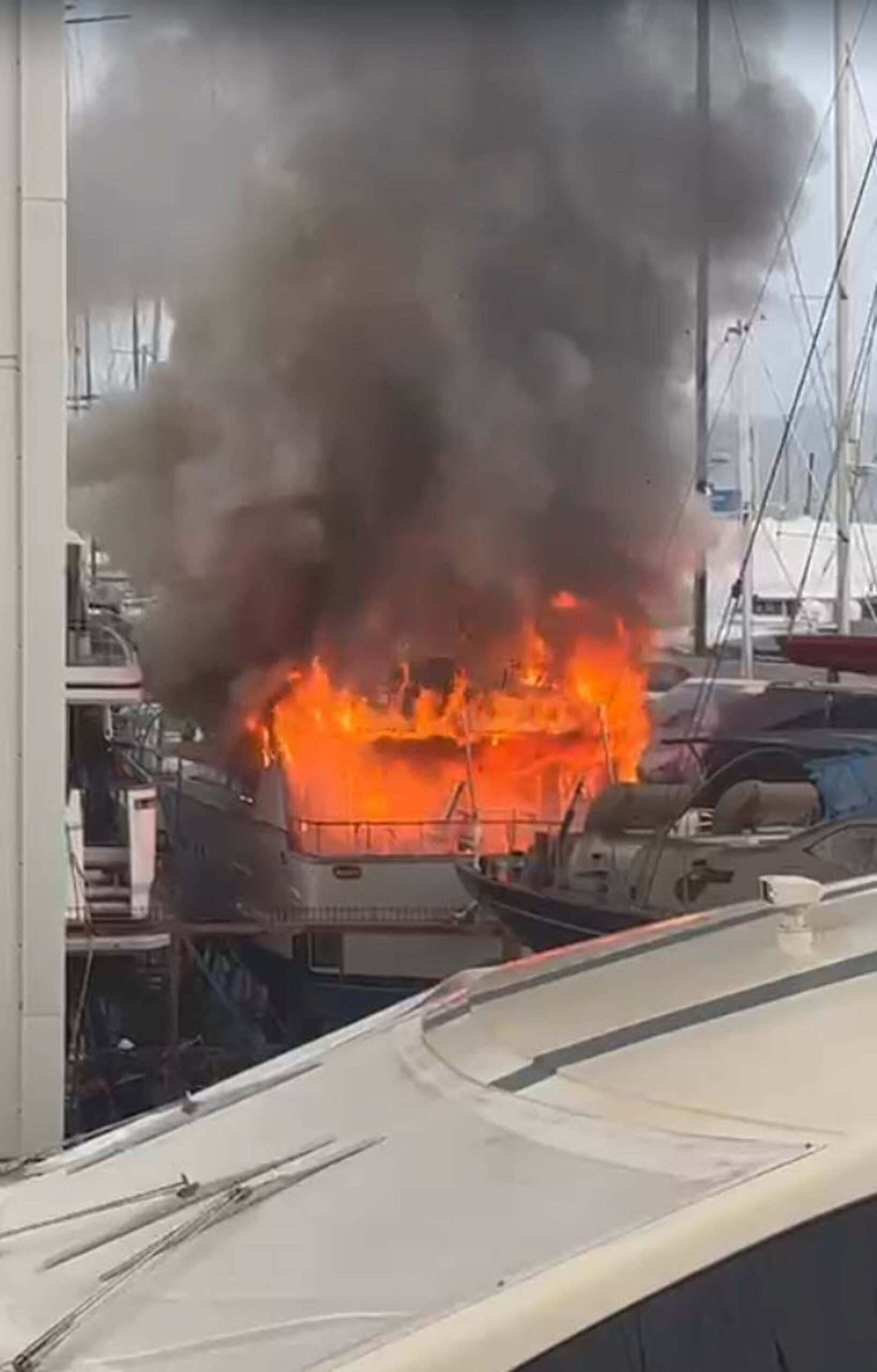 Bodrum'da Eski Kulüp Başkanına Ait Motoryat Yangında Kullanılamaz Hale Geldi