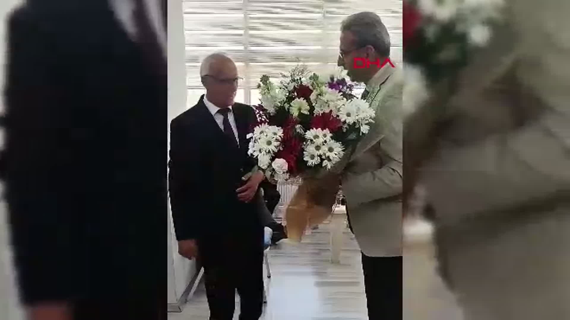 Osmaniye'deki 43 Yıllık Öğretmen Duygusal Bir Veda ile Emekli Oldu