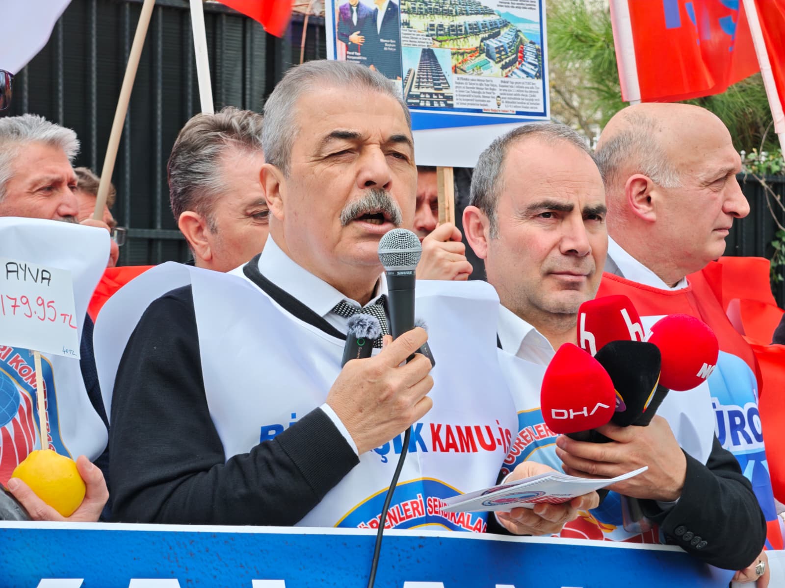 Birleşik Kamu-İş, TÜİK Önünde Enflasyon Protestosu Gerçekleştirdi