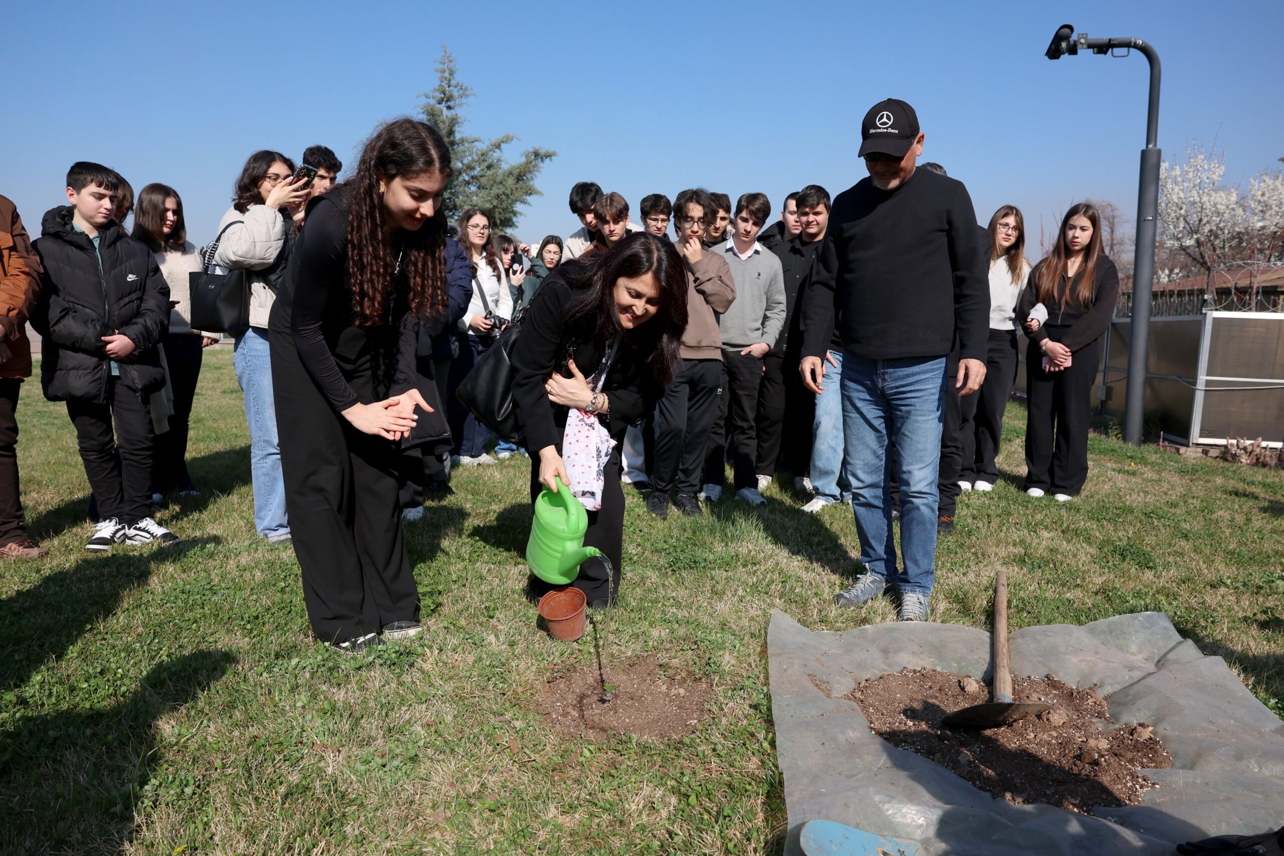 Yürüyen Köşk'ün Çınar Fidesi Anıtkabir'de Toprakla Buluştu