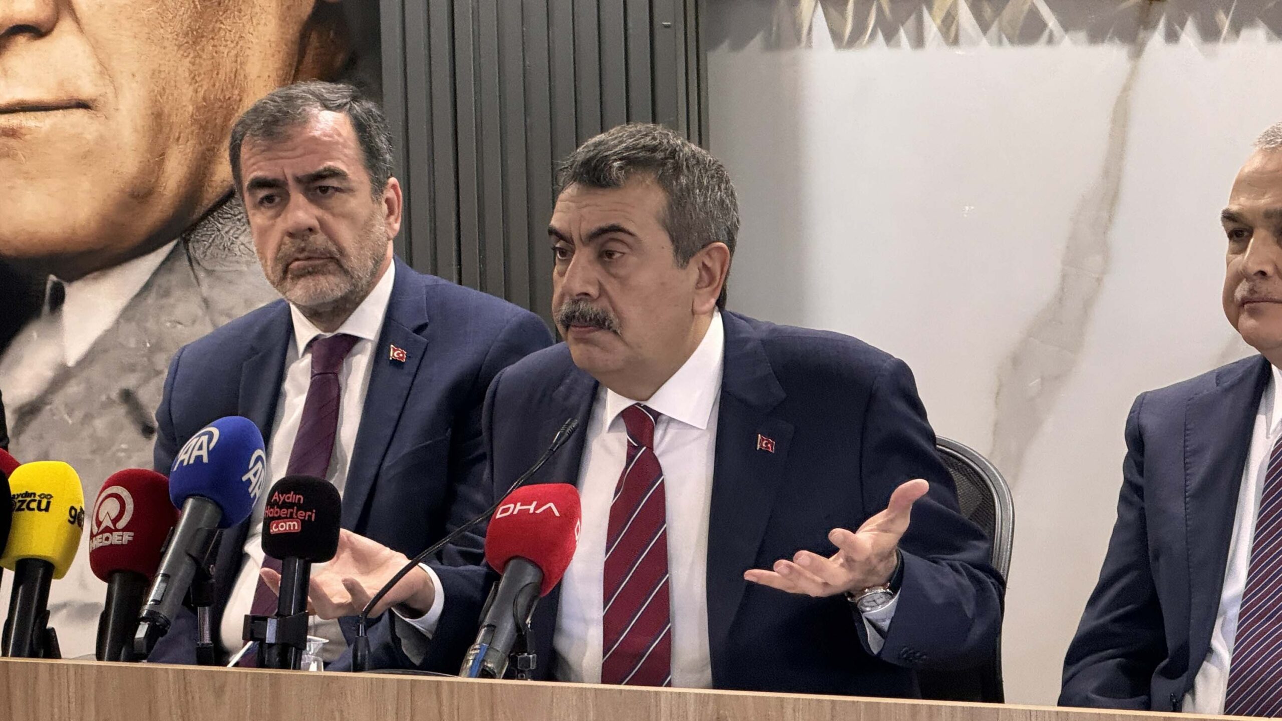 Bakan Tekin: Eğitim Altyapısındaki Yenilikler Övgüyle Anılıyor