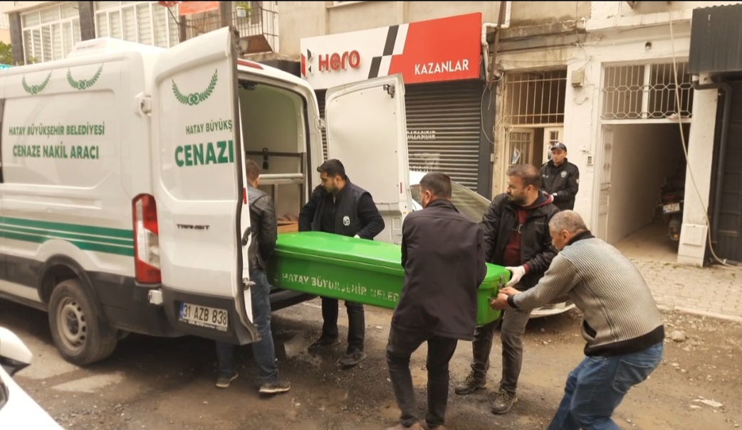 Dörtyol'da Korkunç Cinayet: 75 Yaşındaki İsmail Özer Evinde Bıçaklanmış Bulundu