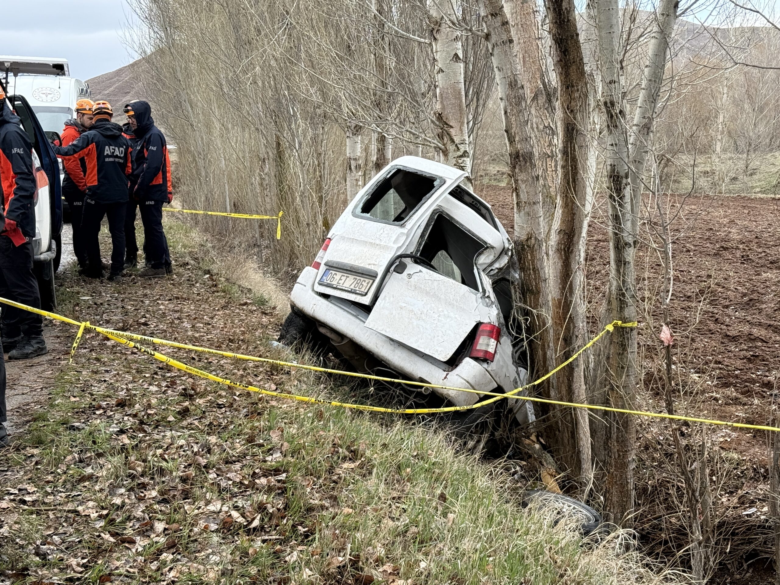 Sivas'ta Üç Kişinin Hayatını Kaybettiği Trafik Kazası