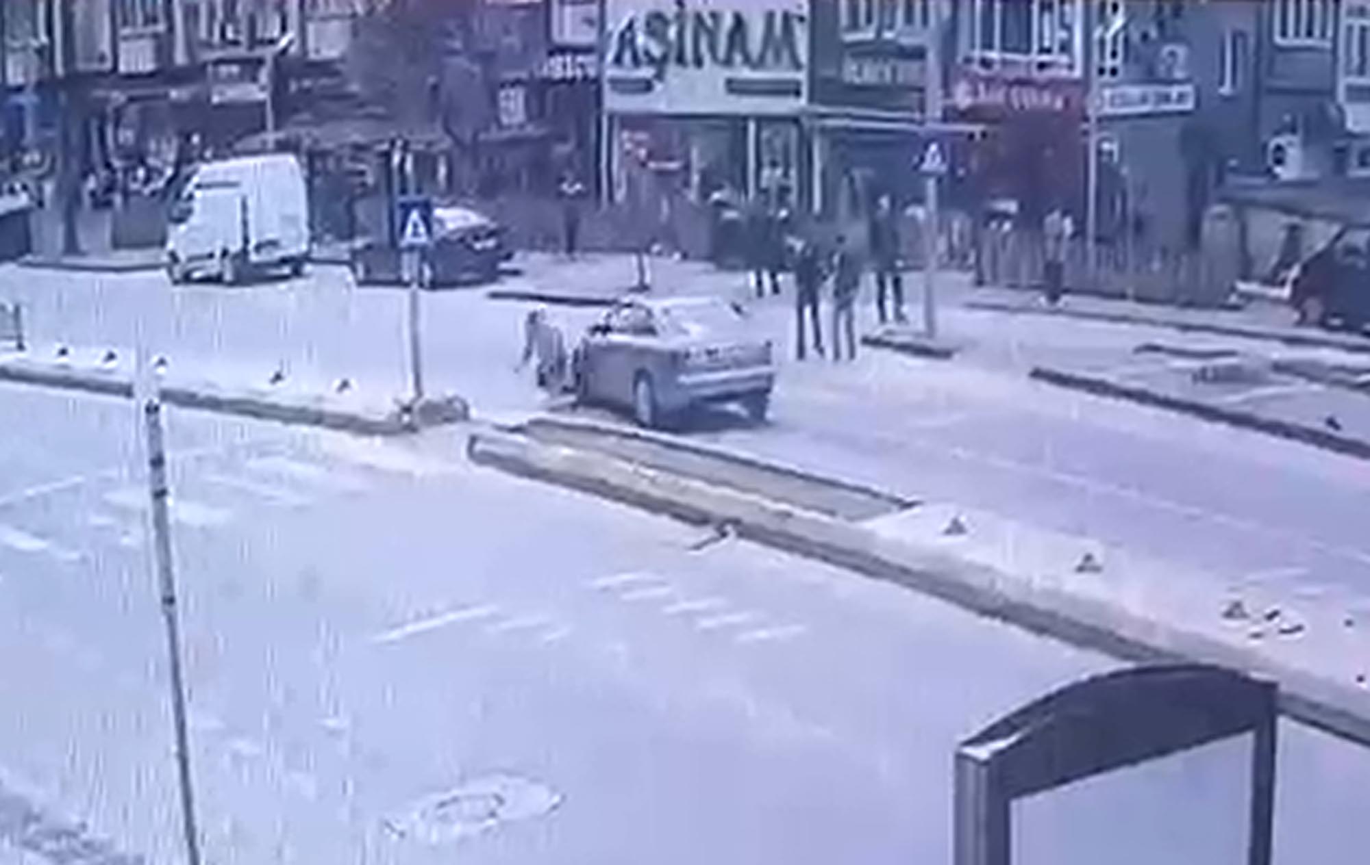 Edirne'de Yaya Geçidinde Otomobil Kazası Kamerada