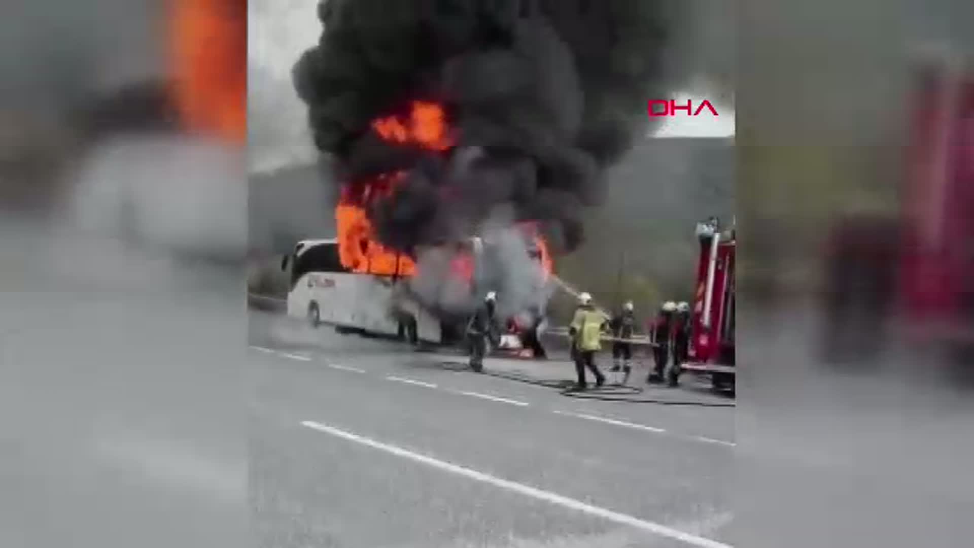 Yalova'da Yolcu Otobüsü Yangını: 11 Yolcu Kurtarıldı
