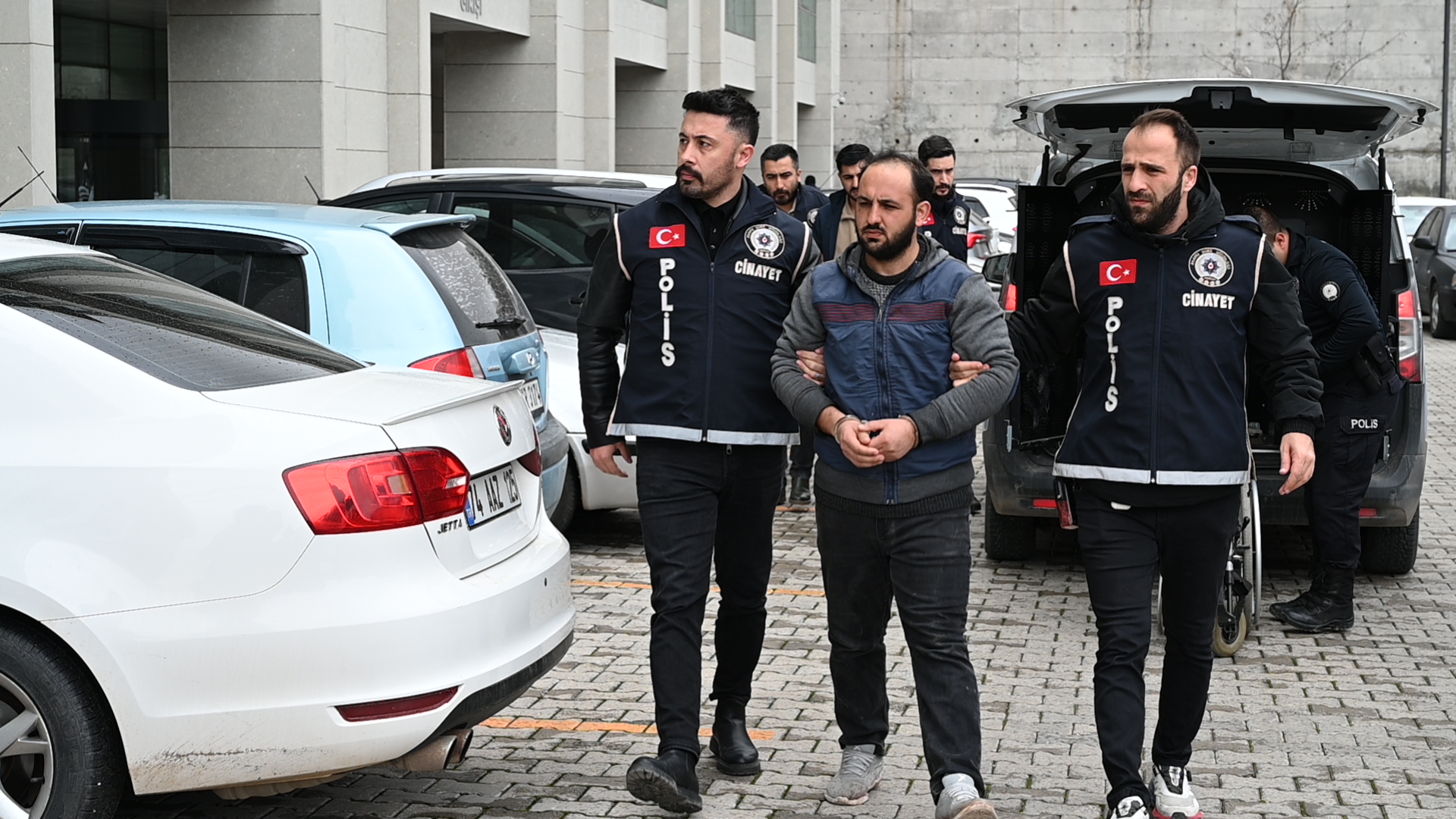 Hastanede Bıçaklı Saldırı: 3 Kardeş Tutuklandı