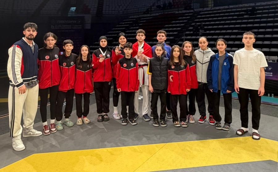 Samsunlu Sporcular, Kick Boks ve Tekvando Turnuvalarında 12 Madalya Kazandı
