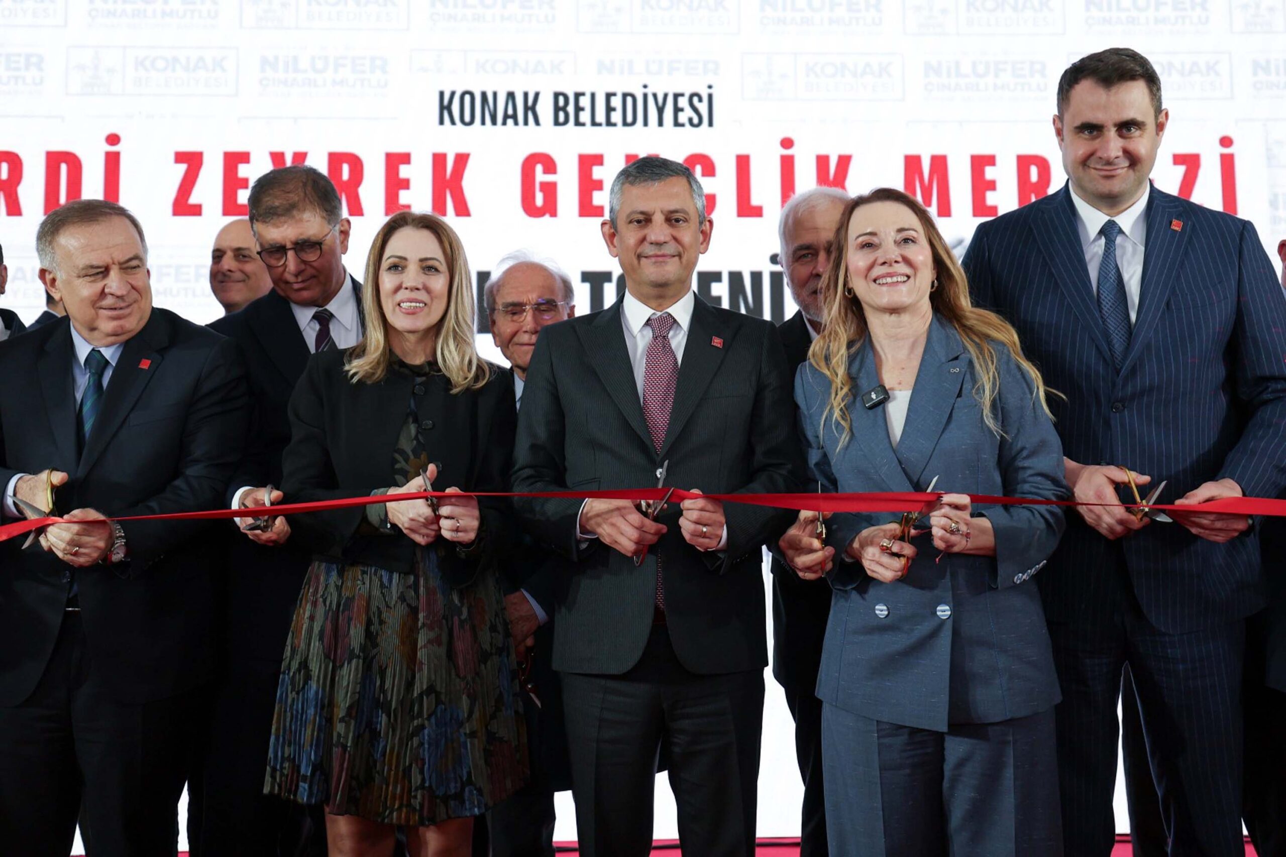Özgür Özel: Romanların Parlamentoda Temsil Edilmemesi Bu Dönemin En Büyük Ayıbıdır