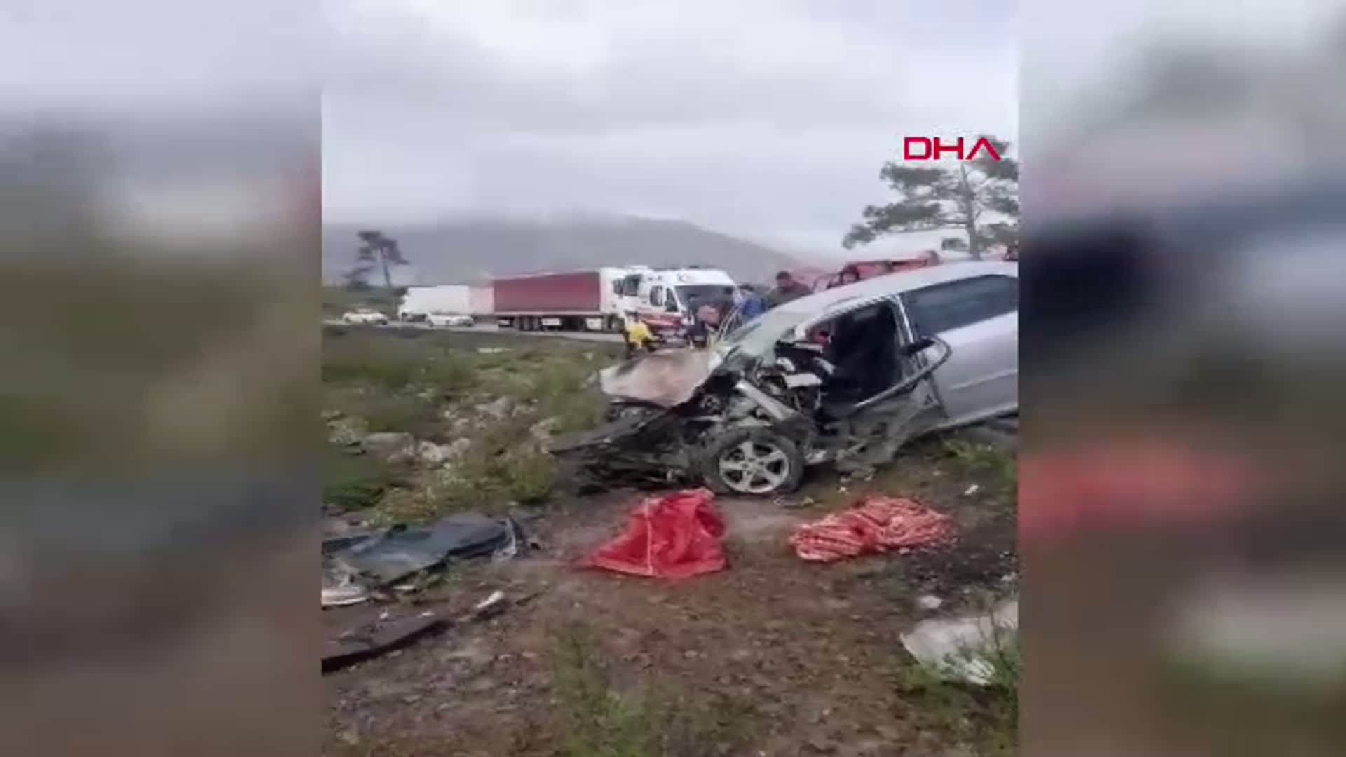Antalya'da TIR ve Otomobil Çarpıştı: 2 Yaralı