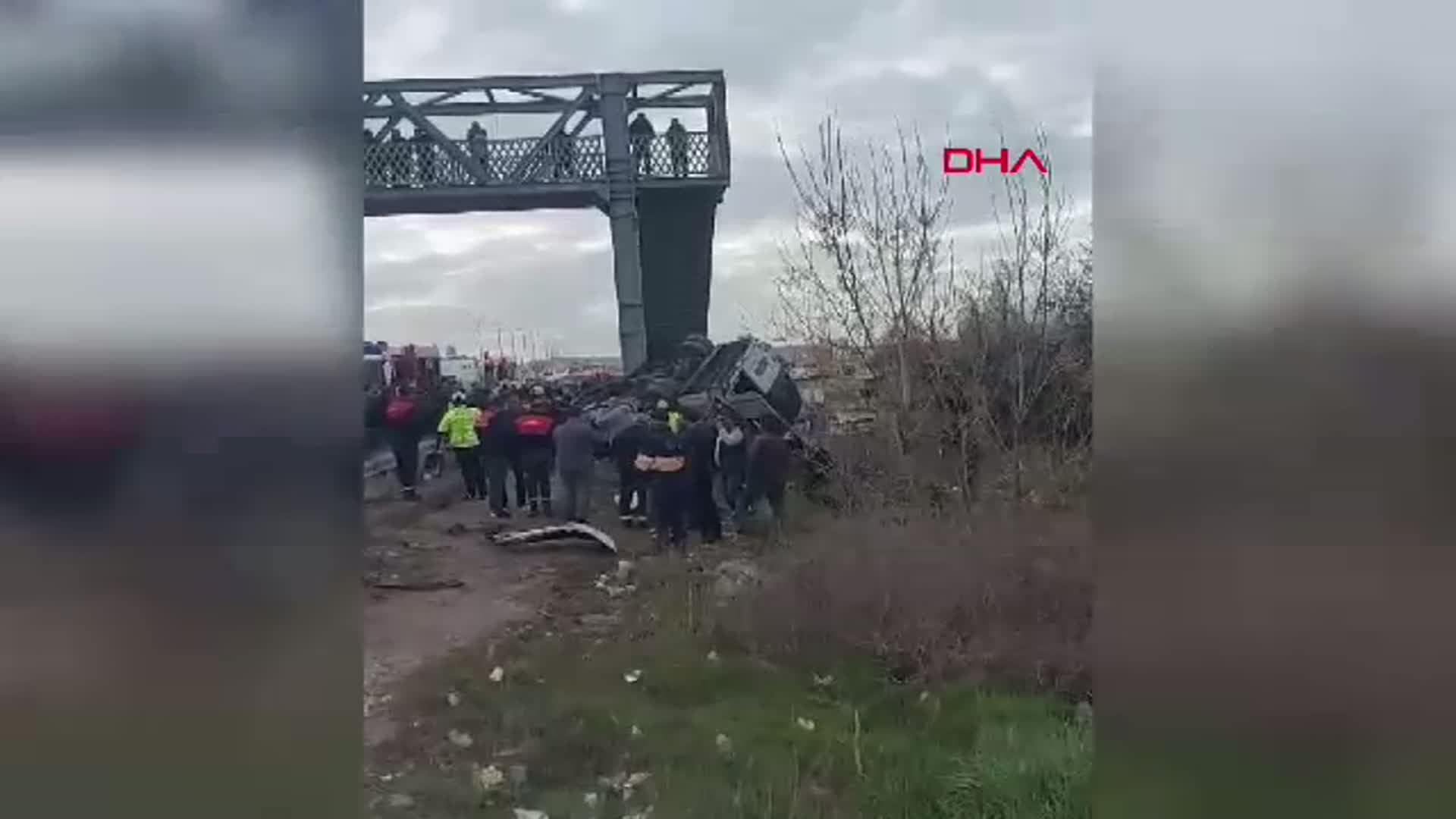 Ankara'da Trafik Kazası: Özel Halk Otobüsü Üst Geçide Çarptı, 4 Kayıp