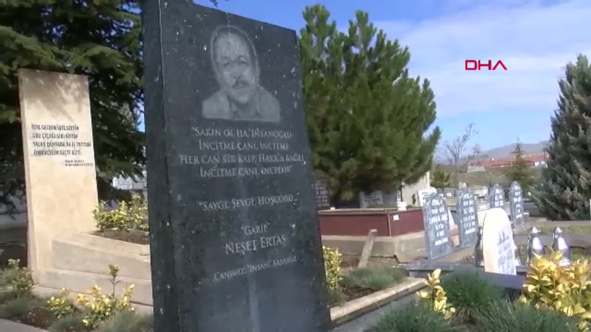 Bakan Çiftçi, Kırşehir'de Neşet Ertaş'ın Kabrini Ziyaret Etti