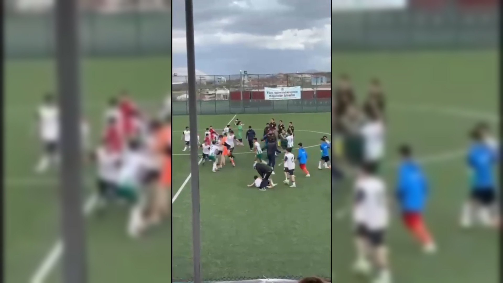 U-14 Liginde Futbolcuların Kavgası Kameralara Yansıdı