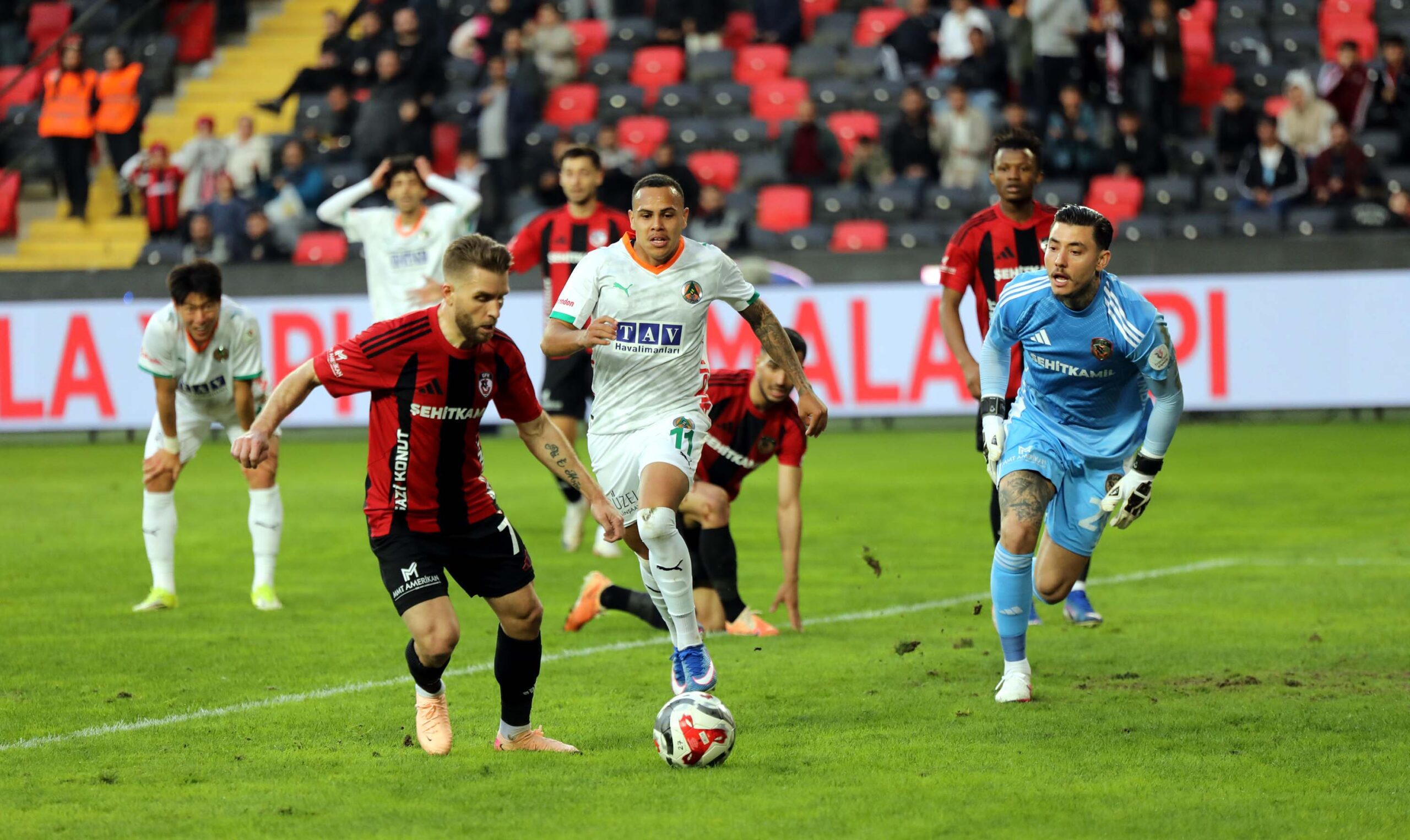 Gaziantep FK ve Corendon Alanyaspor, 1-1 Beraberlikle Puanları Paylaştı