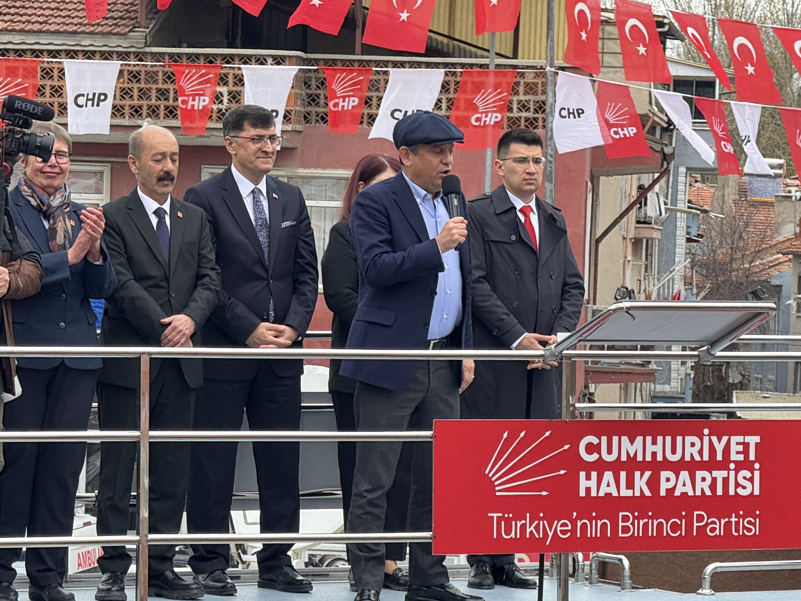 Özgür Özel'den Erken Seçim Çağrısı: 'Cesaretin Varsa Sandığı Koyalım'