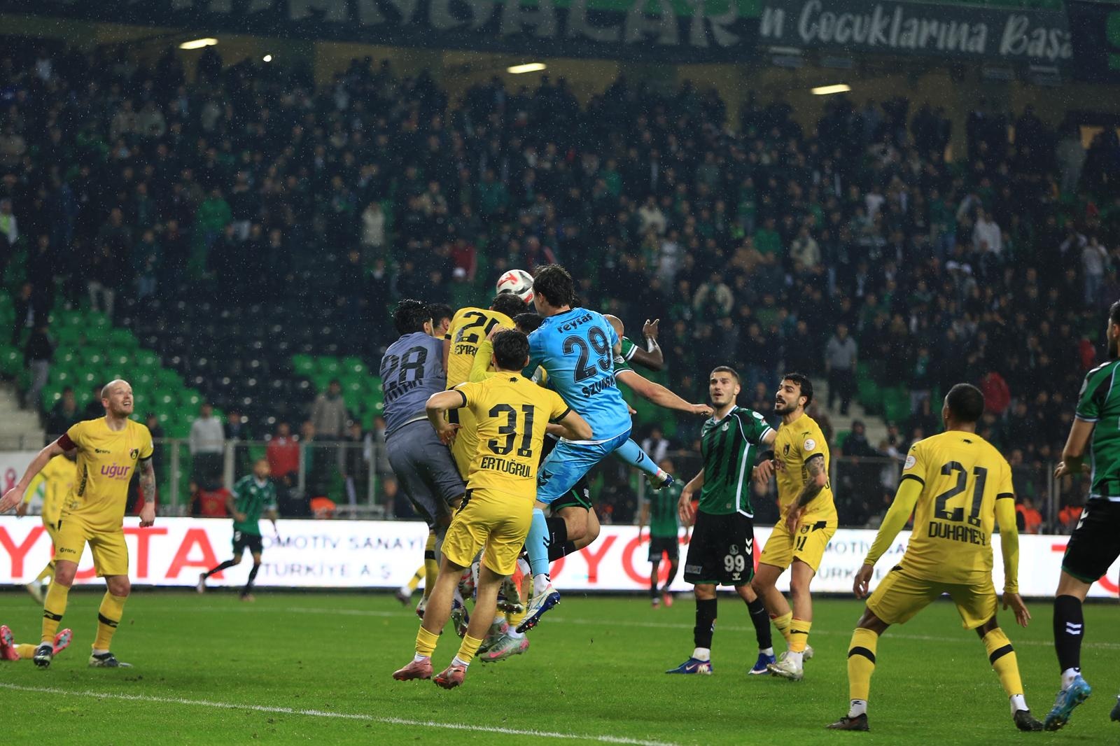 Sakaryaspor ve İstanbulspor Beraberliği: 2-2