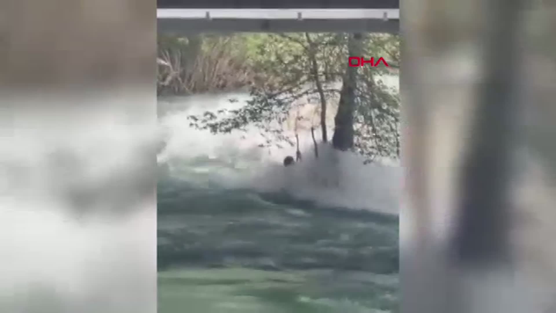 Mersin'de Berdan Çayı'na Düşen Gençte Geri Kayıp: Kurtulma Anları Görüntülendi