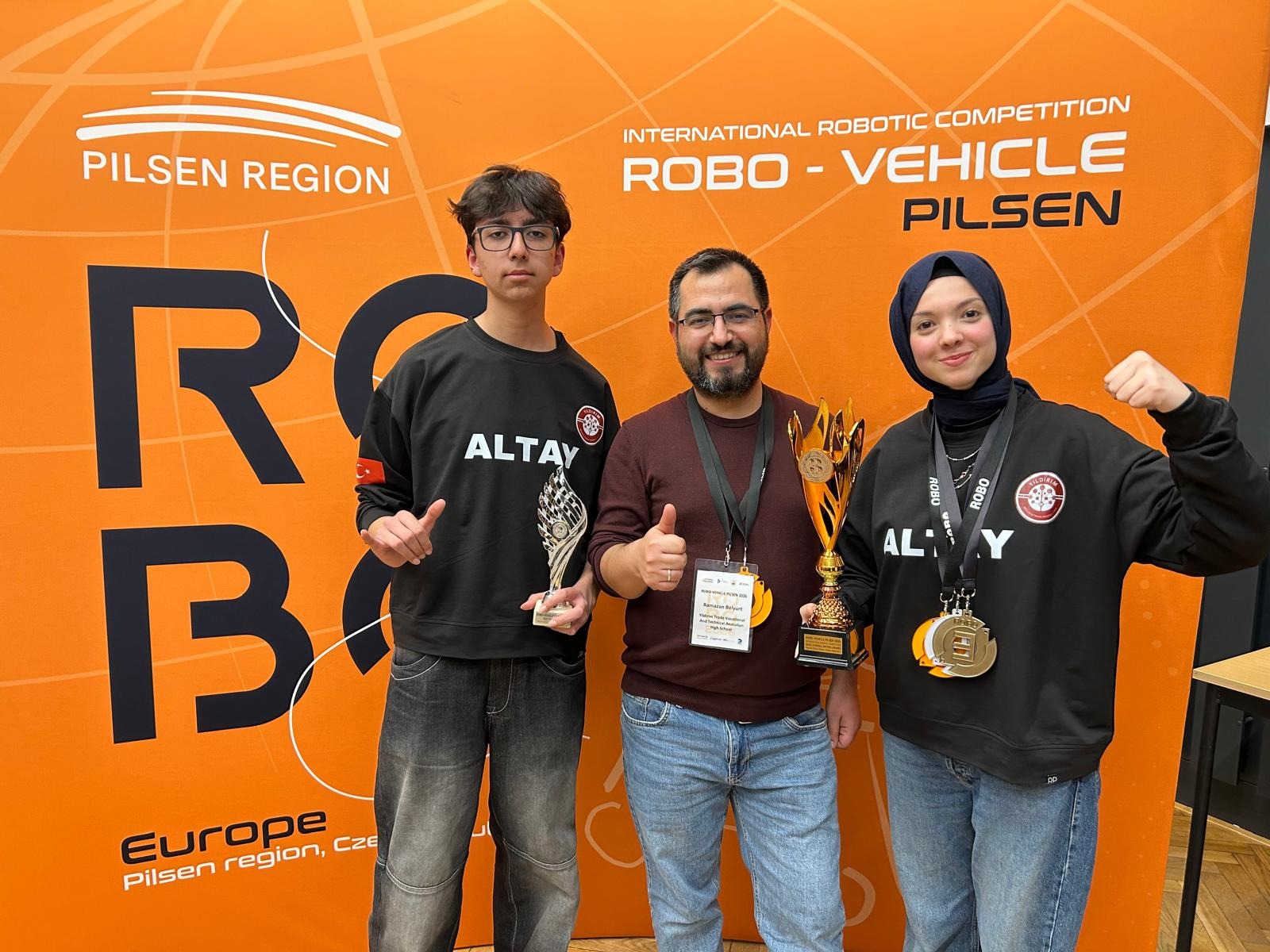 Bursa Meslek Lisesi Öğrencileri, 'Altay' Robotuyla Dünya İkincisi Oldu