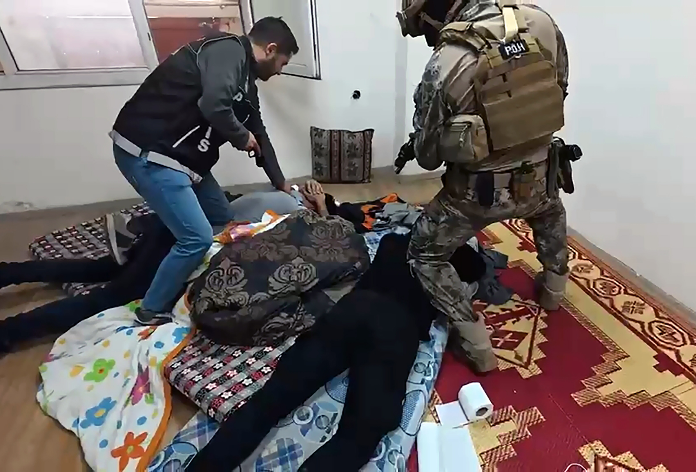 Adana'da Uyuşturucu Hap Üretim Üssüne Baskın: 9 Gözaltı