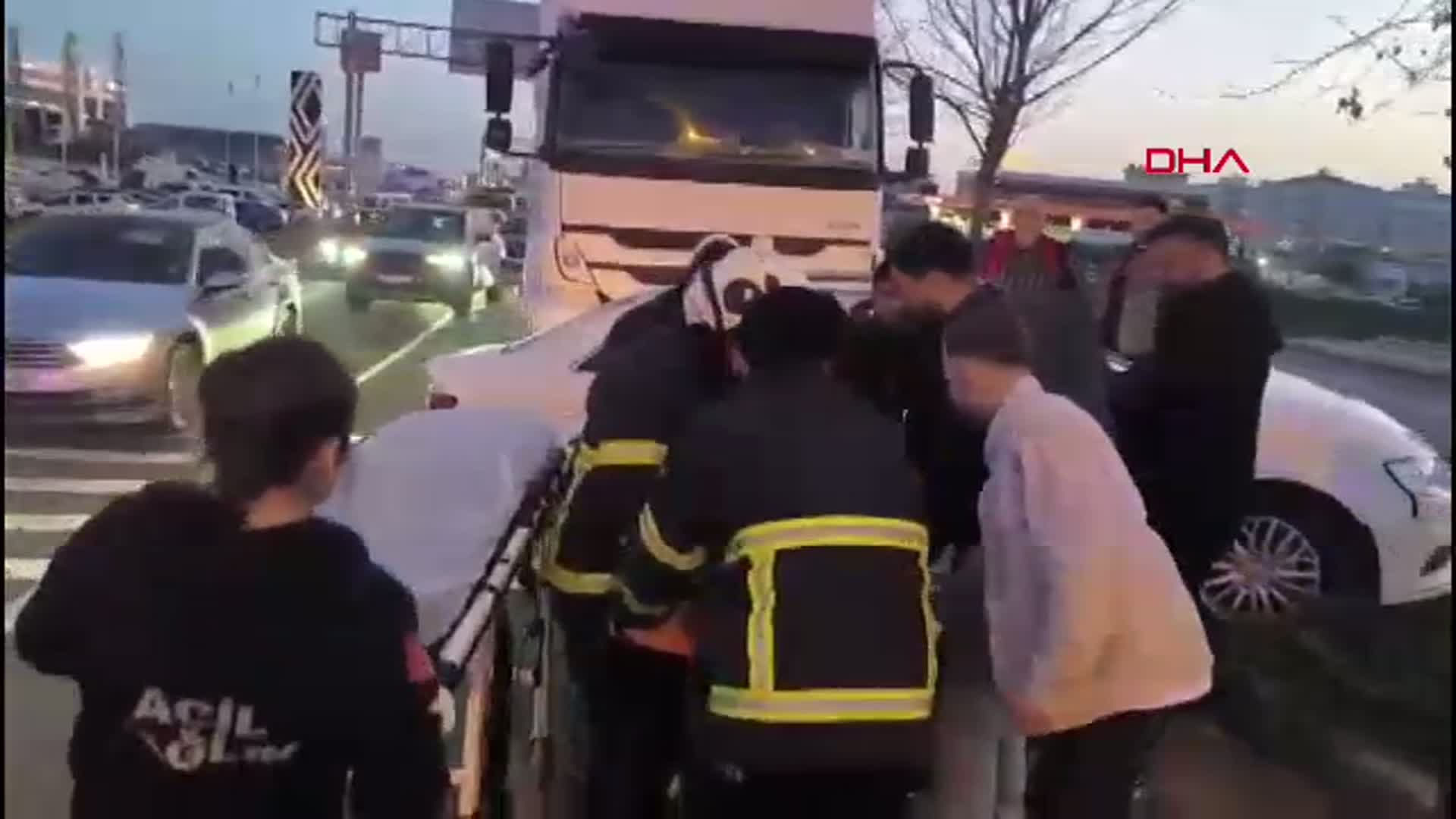 Mardin'de TIR ile Çarpışan Otomobilin Sürücüsü Yaralandı