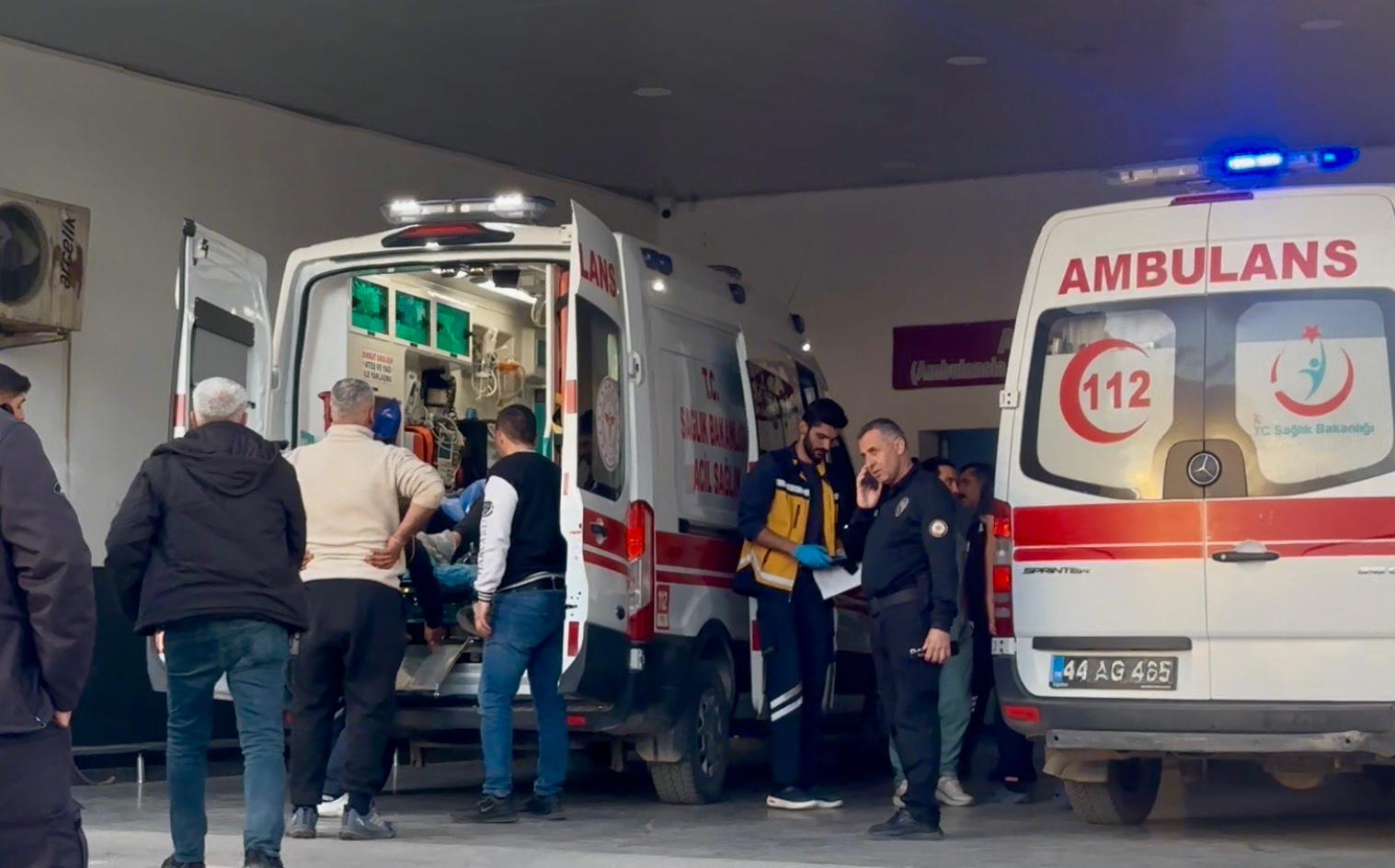 Malatya'da Bıçaklı Kavga: İki Kardeş Yaralandı