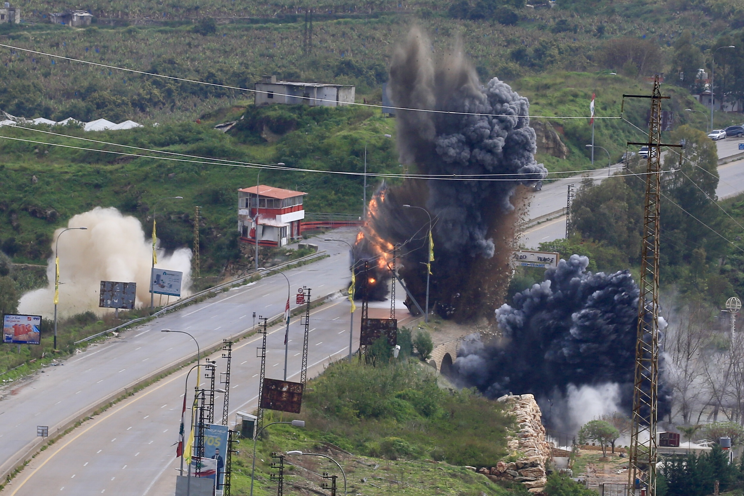 İsrail'in Lübnan'a Hava Saldırısı: 3 Kişi Hayatını Kaybetti