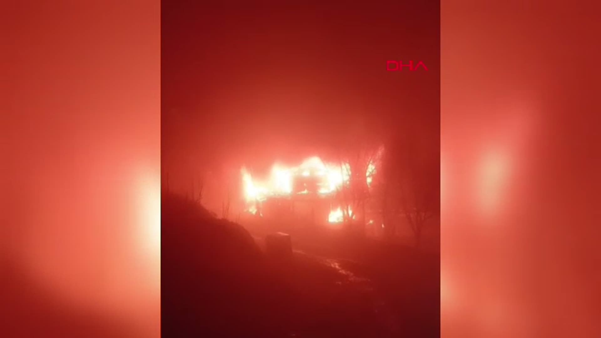 Mudurnu'da Korkutan Yangın: İki Katlı Ev Kullanılamaz Hale Geldi