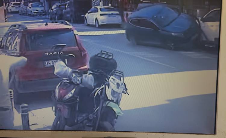 Küçükçekmece'de Otomobilin Takla Attığı Kaza Anı Güvenlik Kamerasında