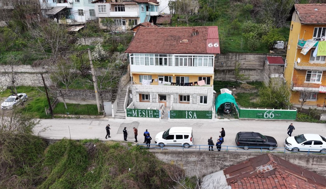 Karabük'te 'Mesih' İddiası: Ev Çatısı ve Çitlerine Yazılar Yazdı