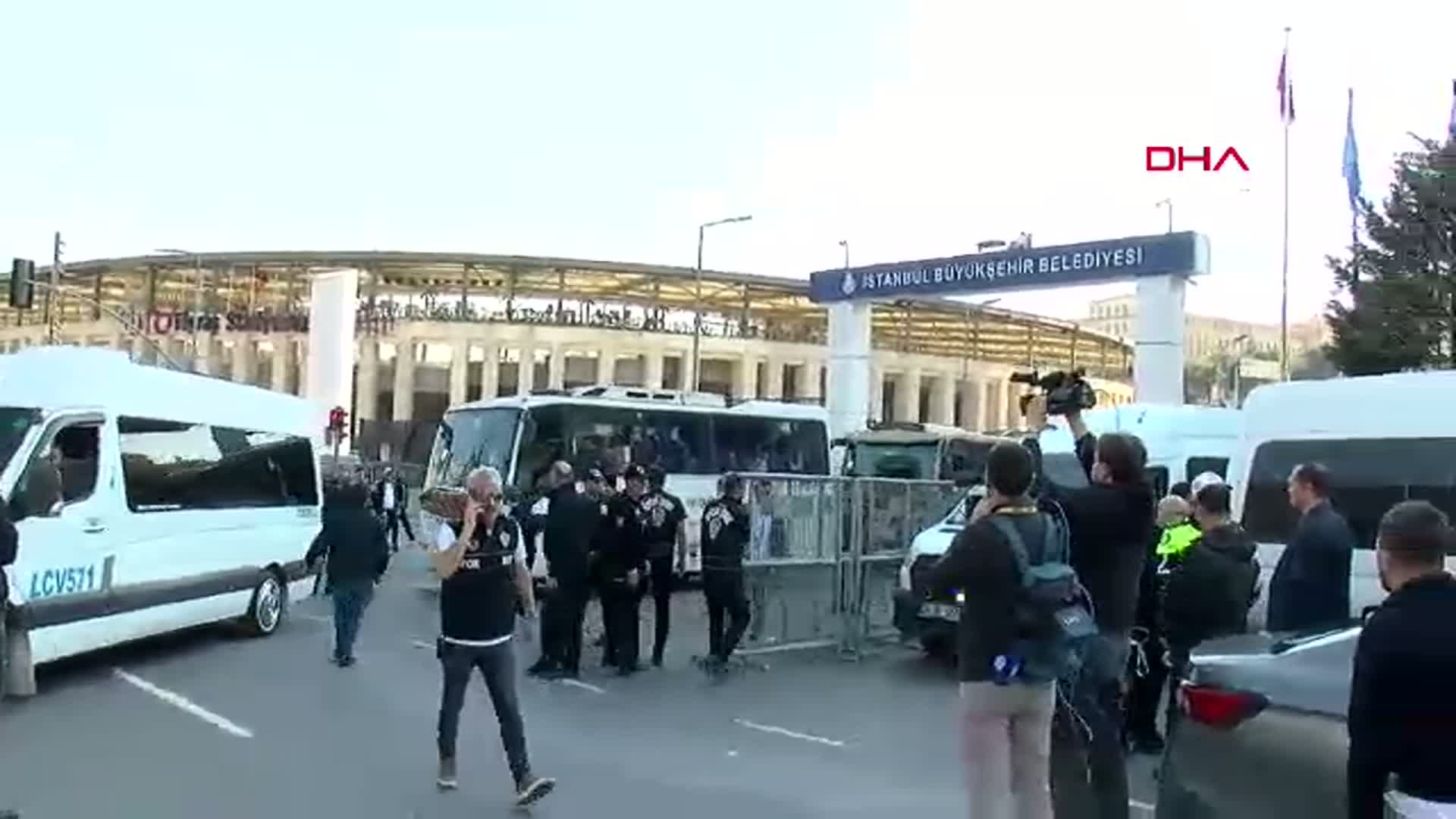 Beşiktaş Taraftarları Derbi İçin Kadıköy'e Hareket Etti